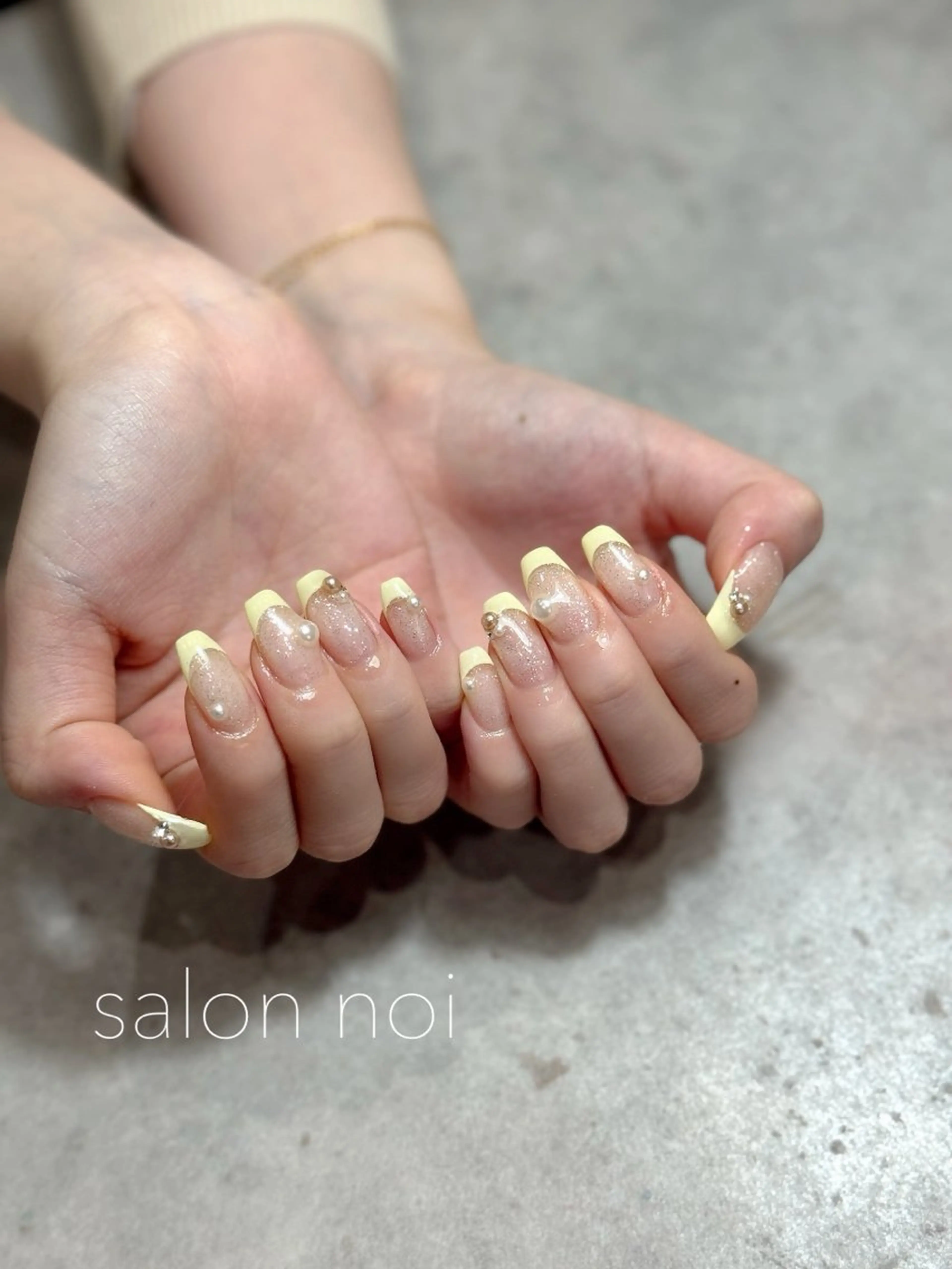 ネイル フレンチネイル 黄色 ハンドネイル salon noiのネイルデザイン