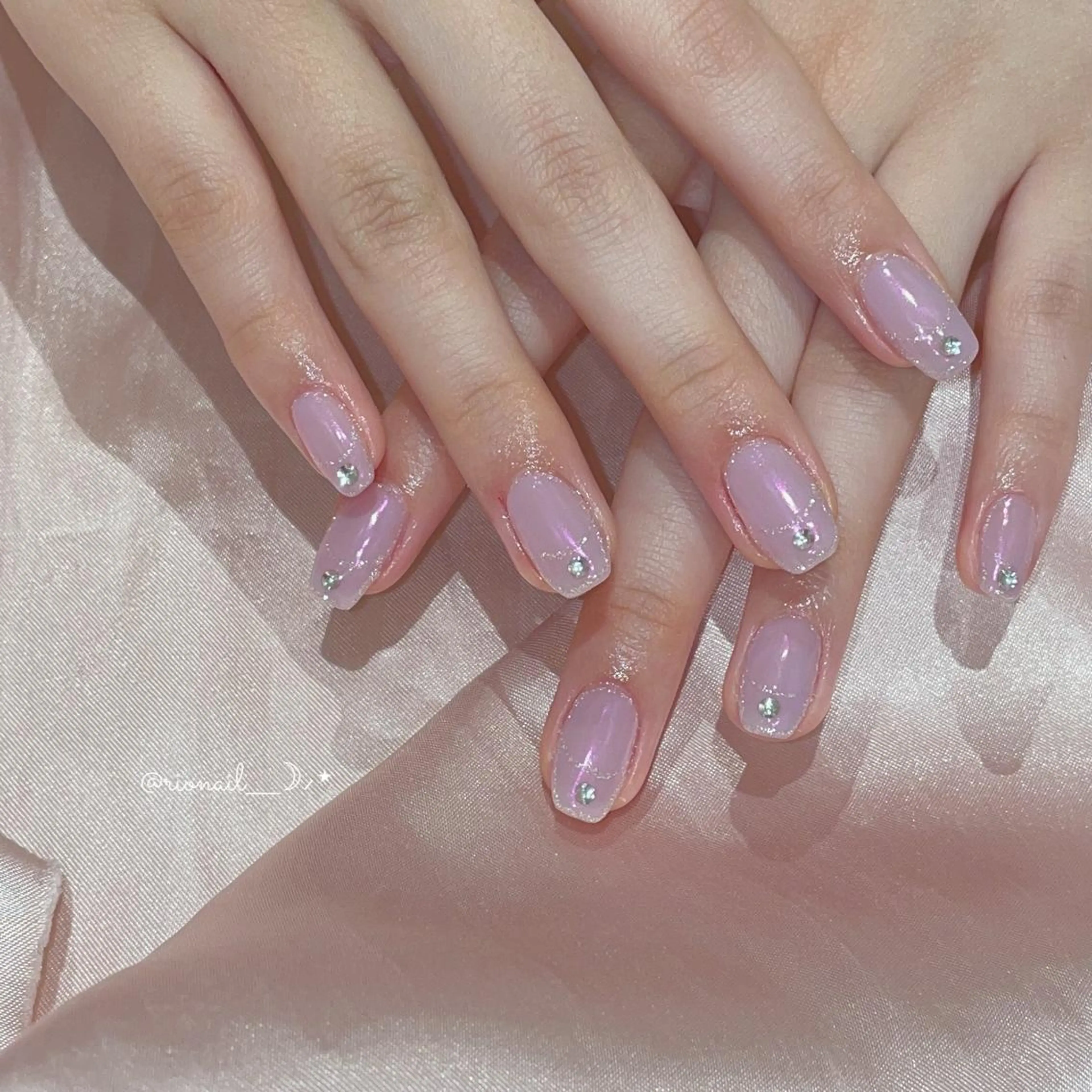 ネイル アートネイル ハンドネイル 𝘙𝘪𝘰𝘯𝘢 ...🕯🤍のネイルデザイン