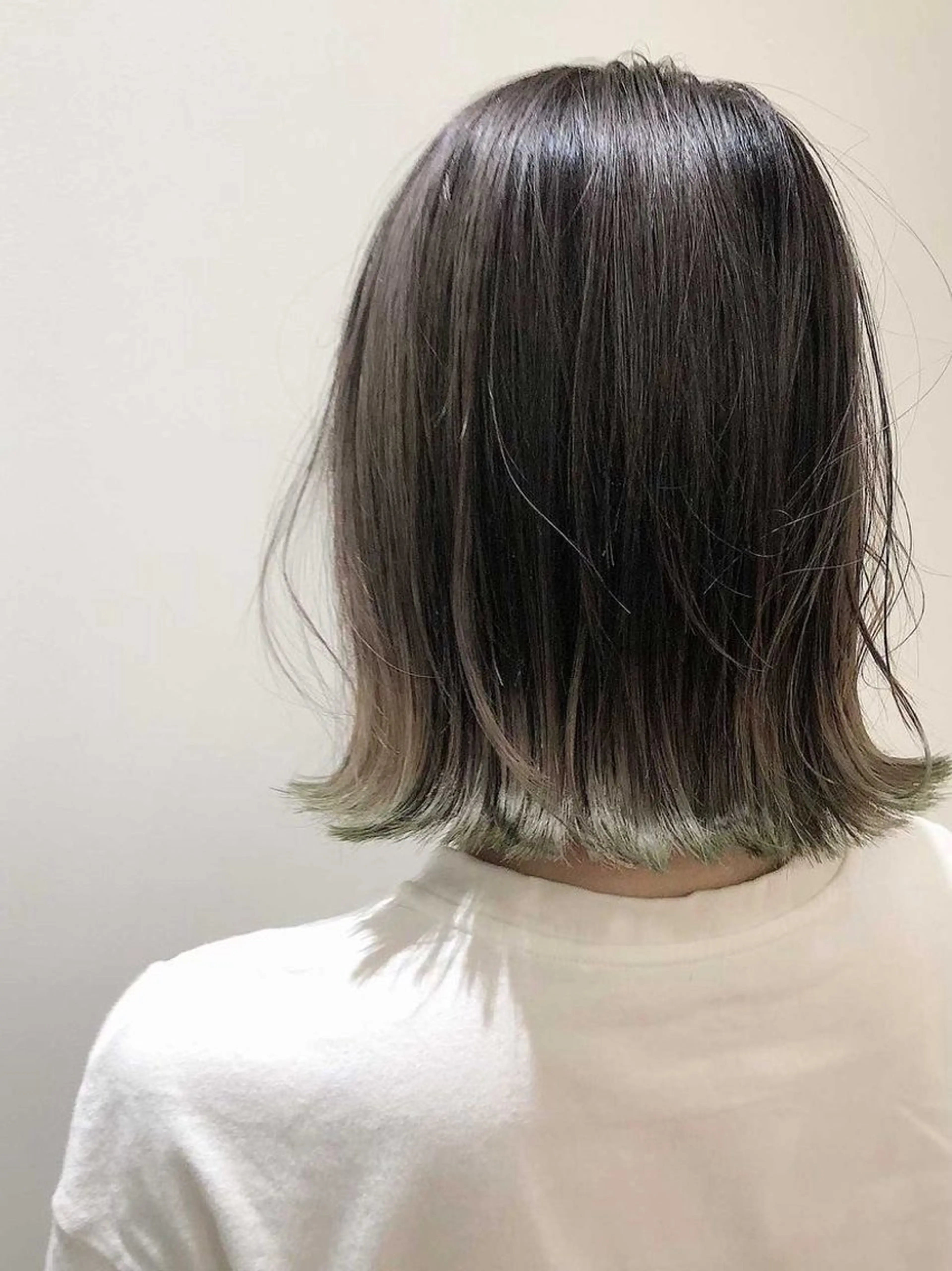 ミディアム カラー 大八木 美咲のヘアスタイル