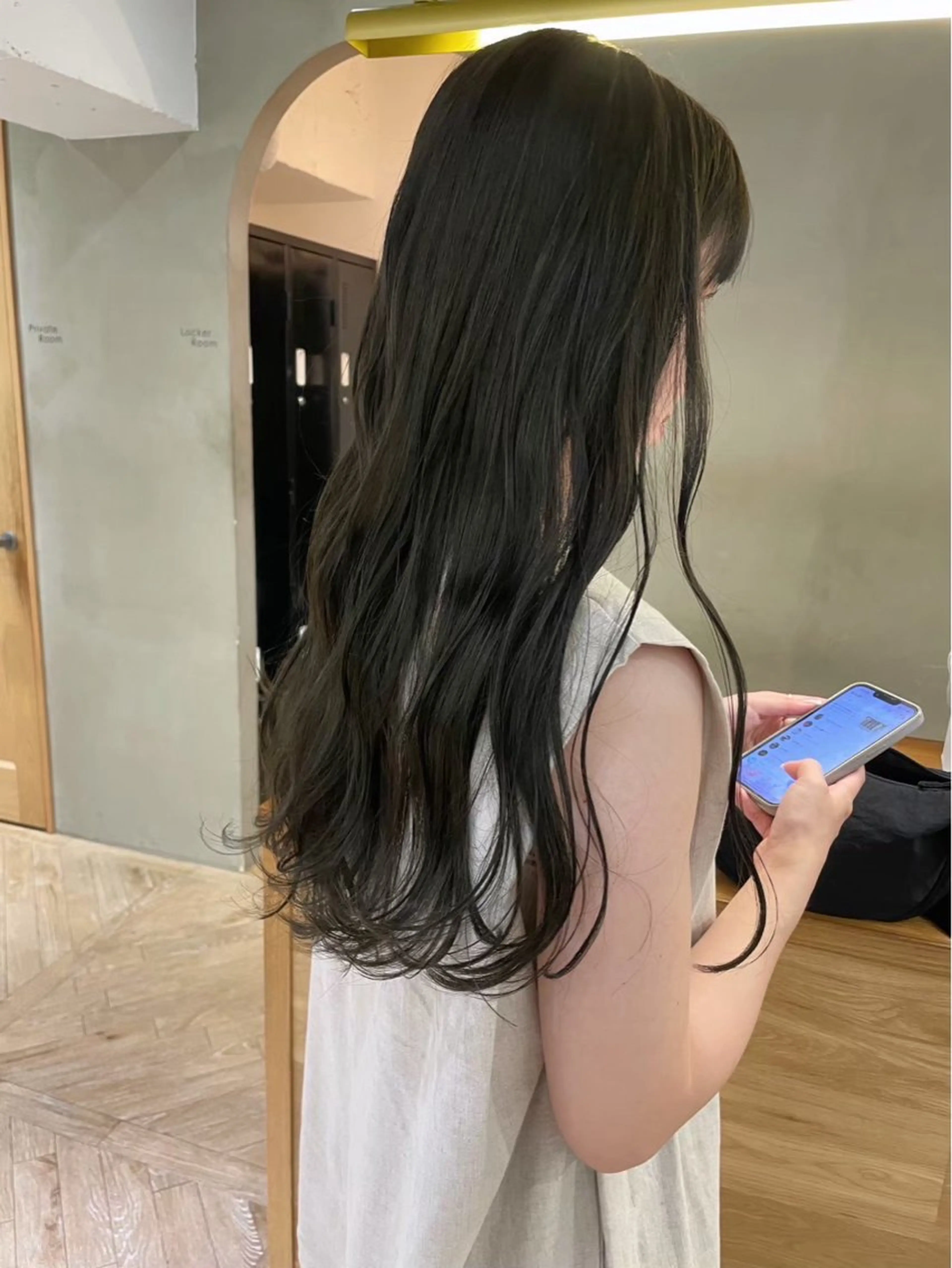 ロング カラー グレージュ オリーブグレージュ オリーブグレー くすみカラー/海外 レイヤー/ ローレンのヘアスタイル