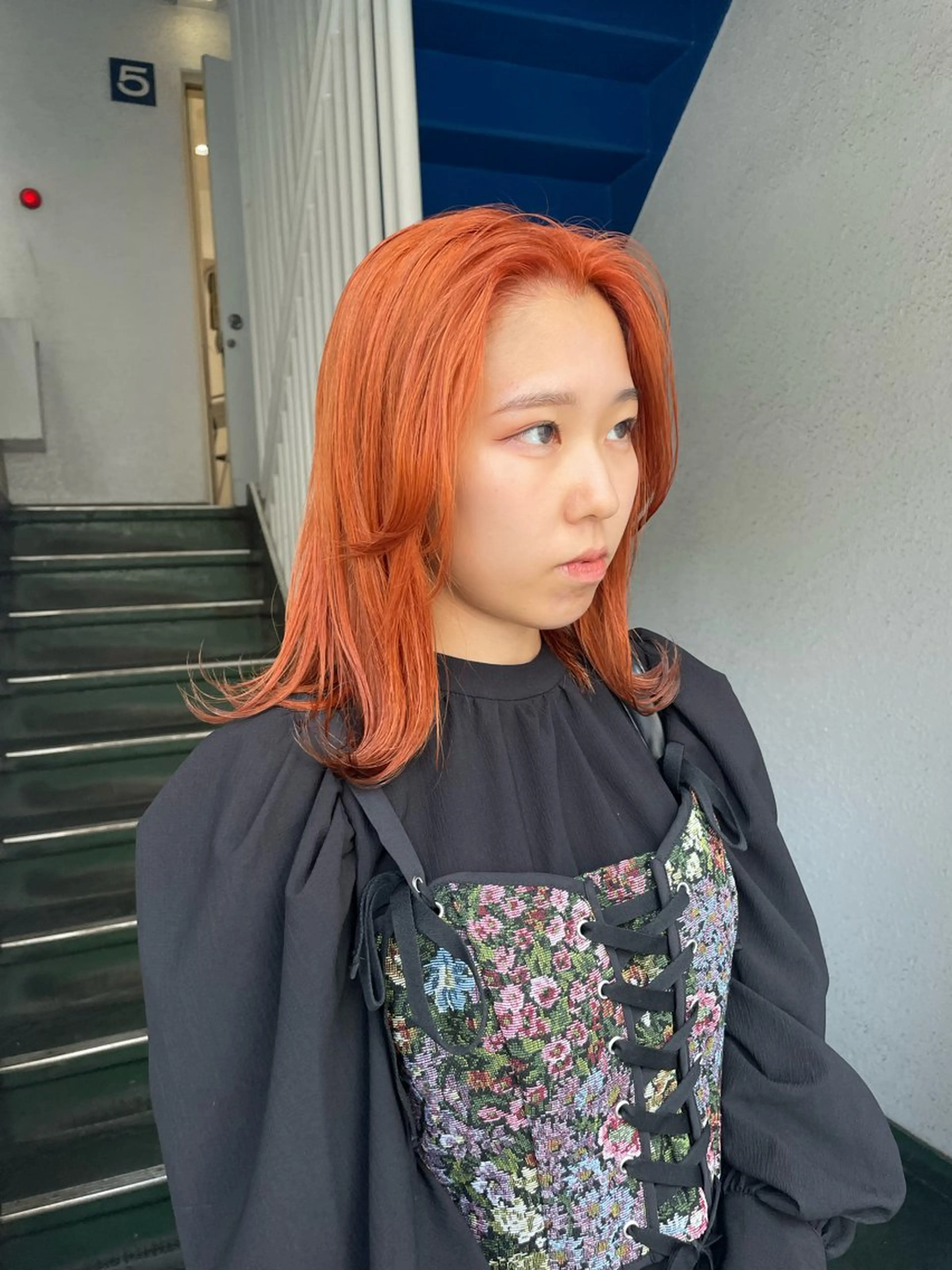 ミディアム カラー オレンジ レイヤーカット ヘアカラー トリートメント ハイトーン/レイヤー 🌸さくらのヘアスタイル