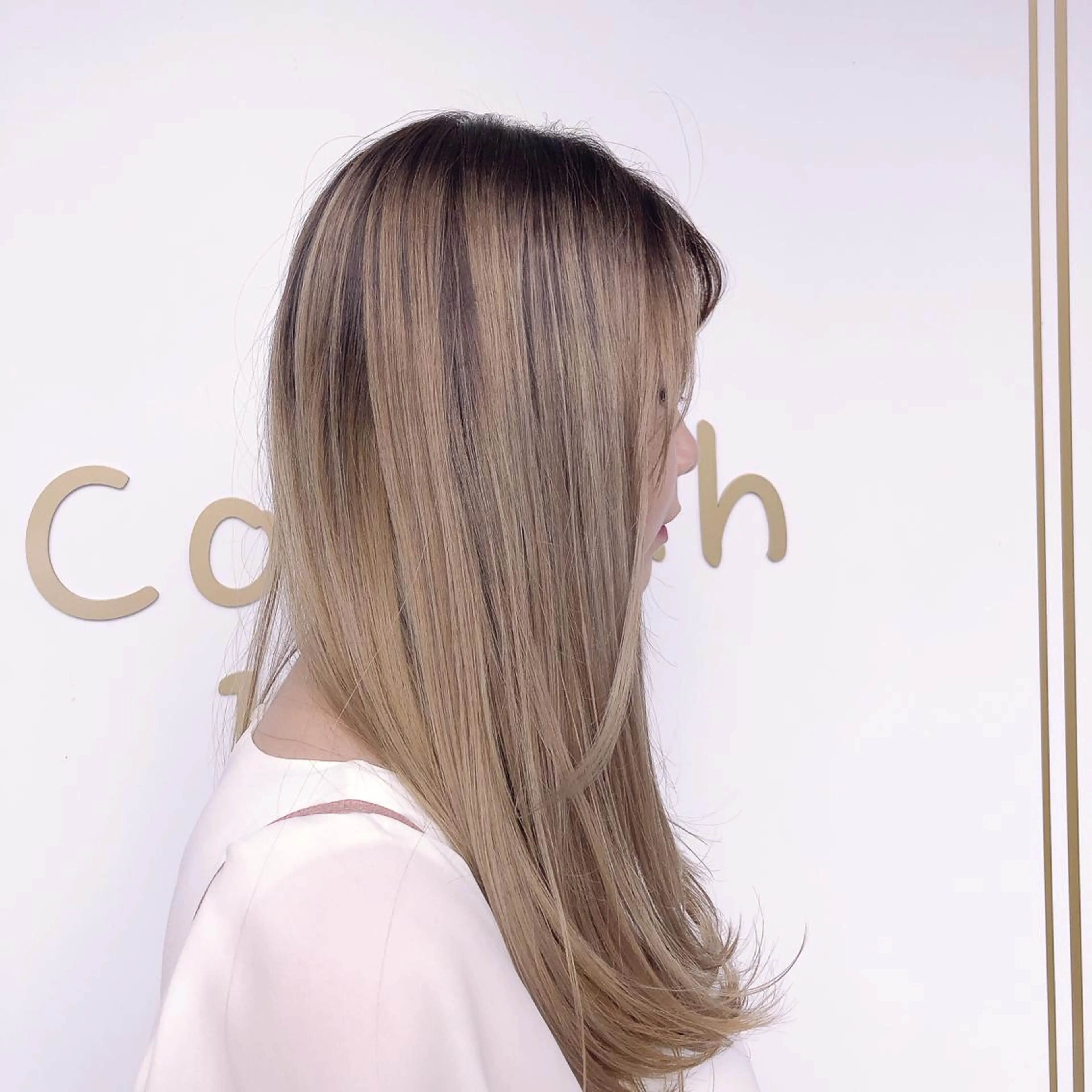 ロング カラー ブリーチ 透明感カラー グラデーションカラー 外国人風カラー ヘアカラー トリートメント 【店長】大根 亮太のヘアスタイル