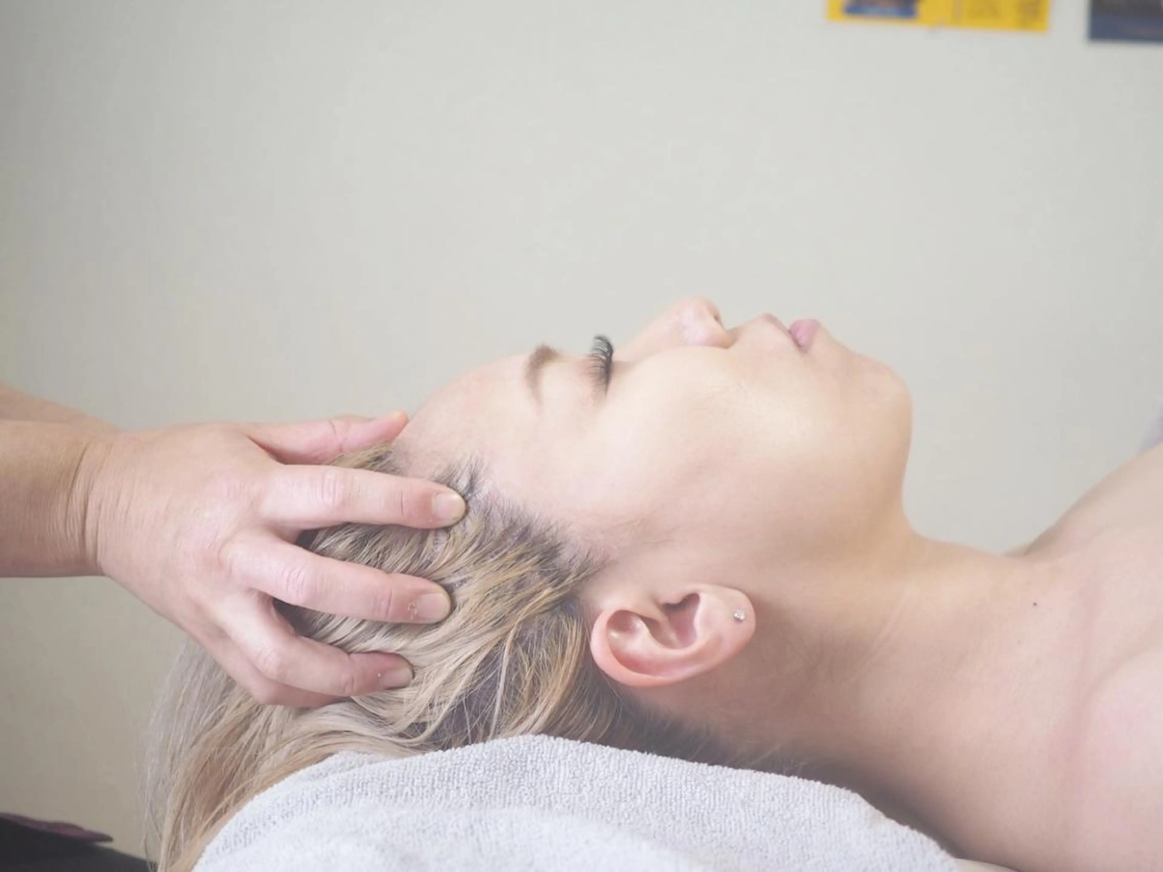 メンズok【眼精疲労や辛い首肩に◎】深眠ドライヘッドスパ(デコルテリンパマッサージ付)60分の写真