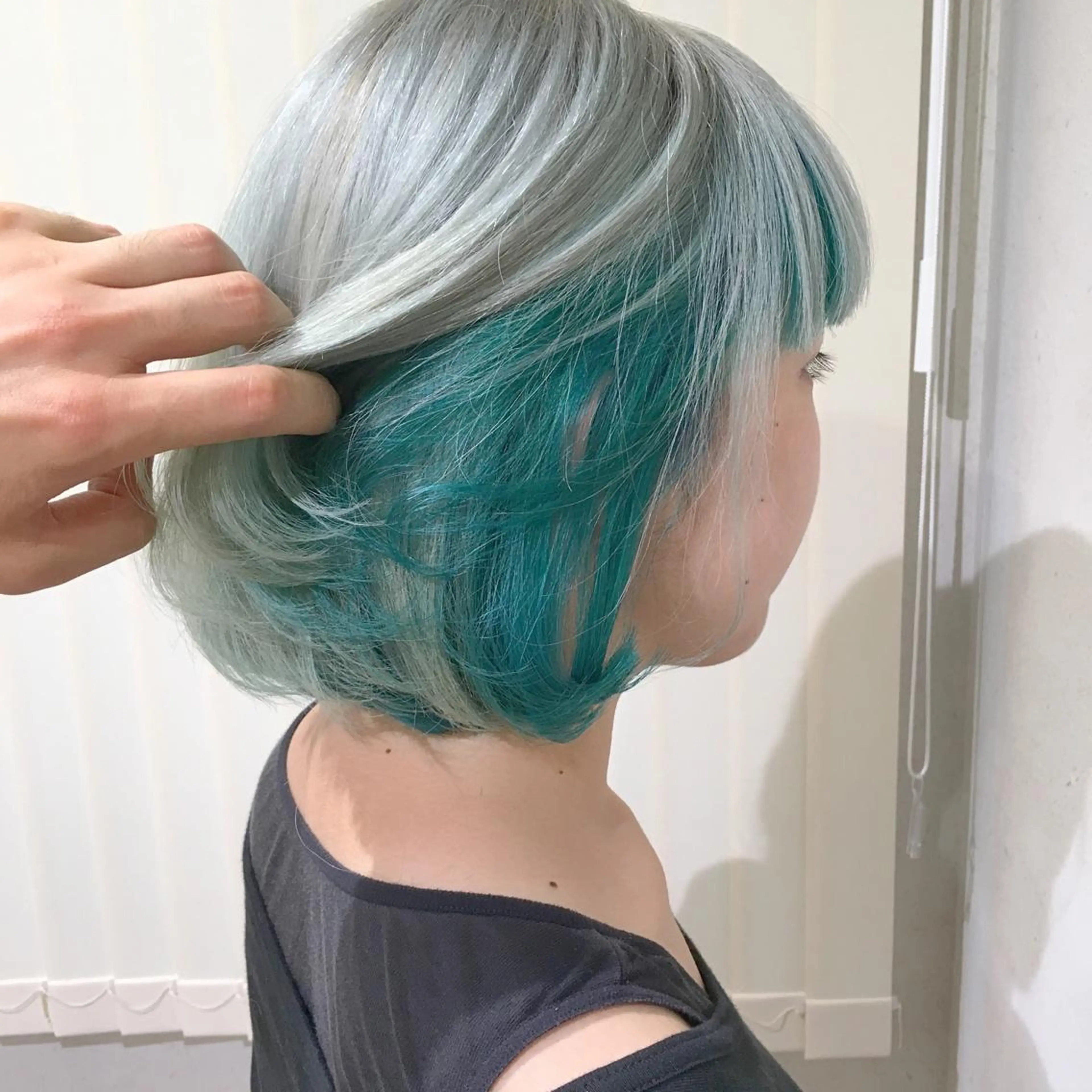 ミディアム カラー パーマ ヘアアレンジ ボブ ハイトーン特化🤍 浦住のヘアスタイル