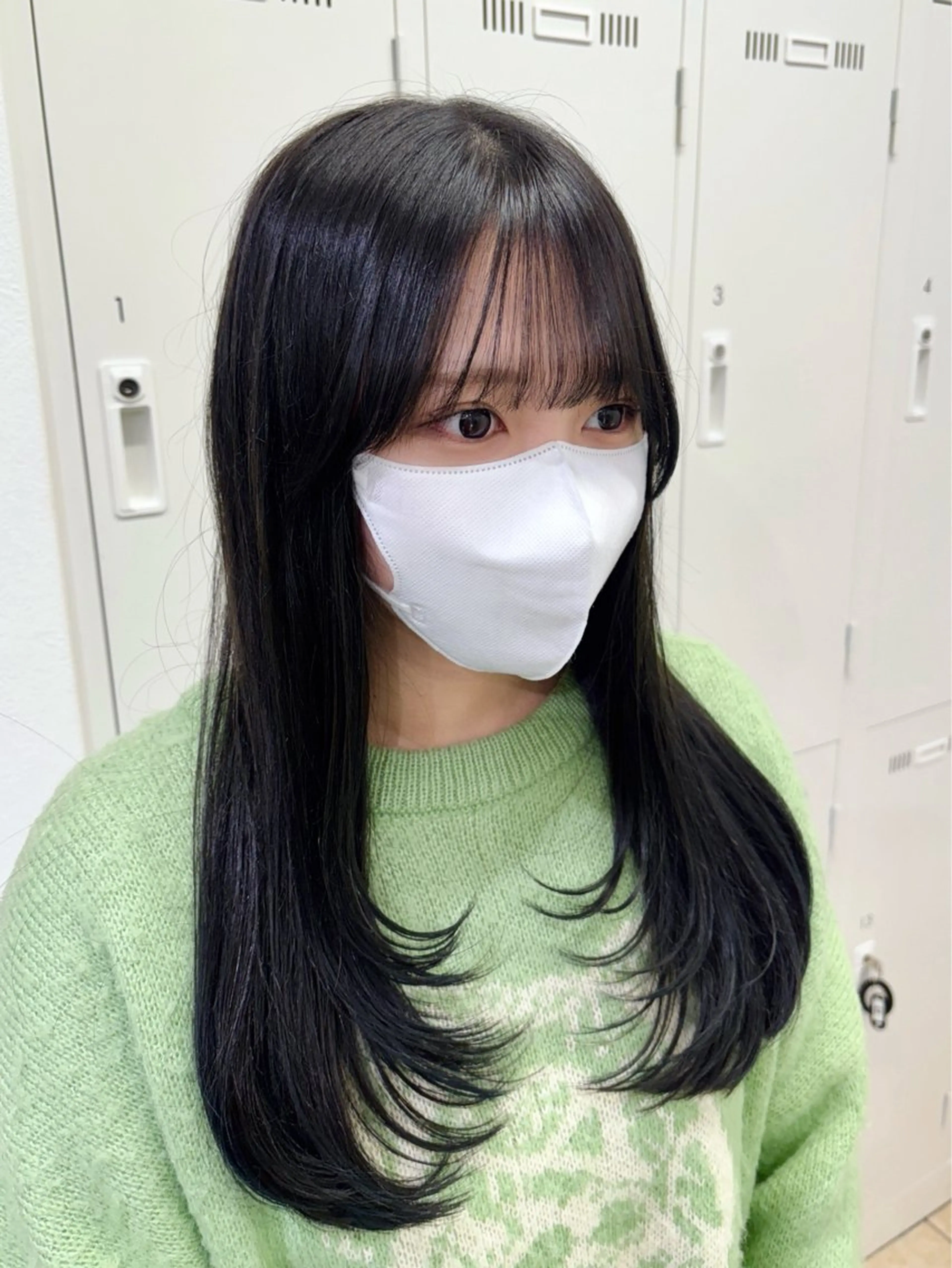 ロング カラー 黒髪 ブルーカラー ブルーブラック 透明感カラー レイヤーカット カット ヘアカラー トリートメント 長妻莉央/縮毛矯正 髪質改善カラーのヘアスタイル