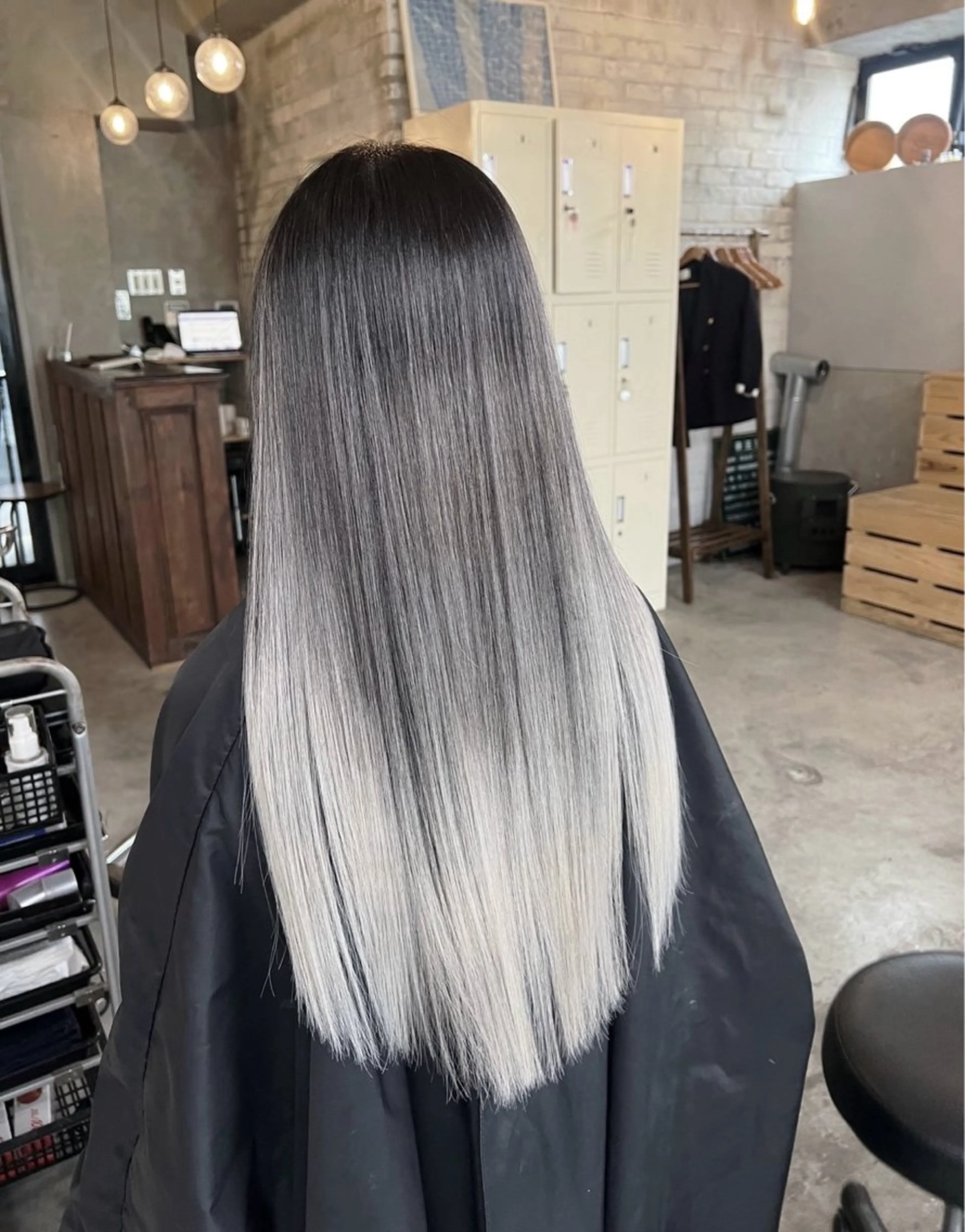 ロング カラー バレイヤージュ シルバー ホワイトシルバー レイヤーカット ヘアカラー トリートメント 指名数No.1 /NAOYAのヘアスタイル