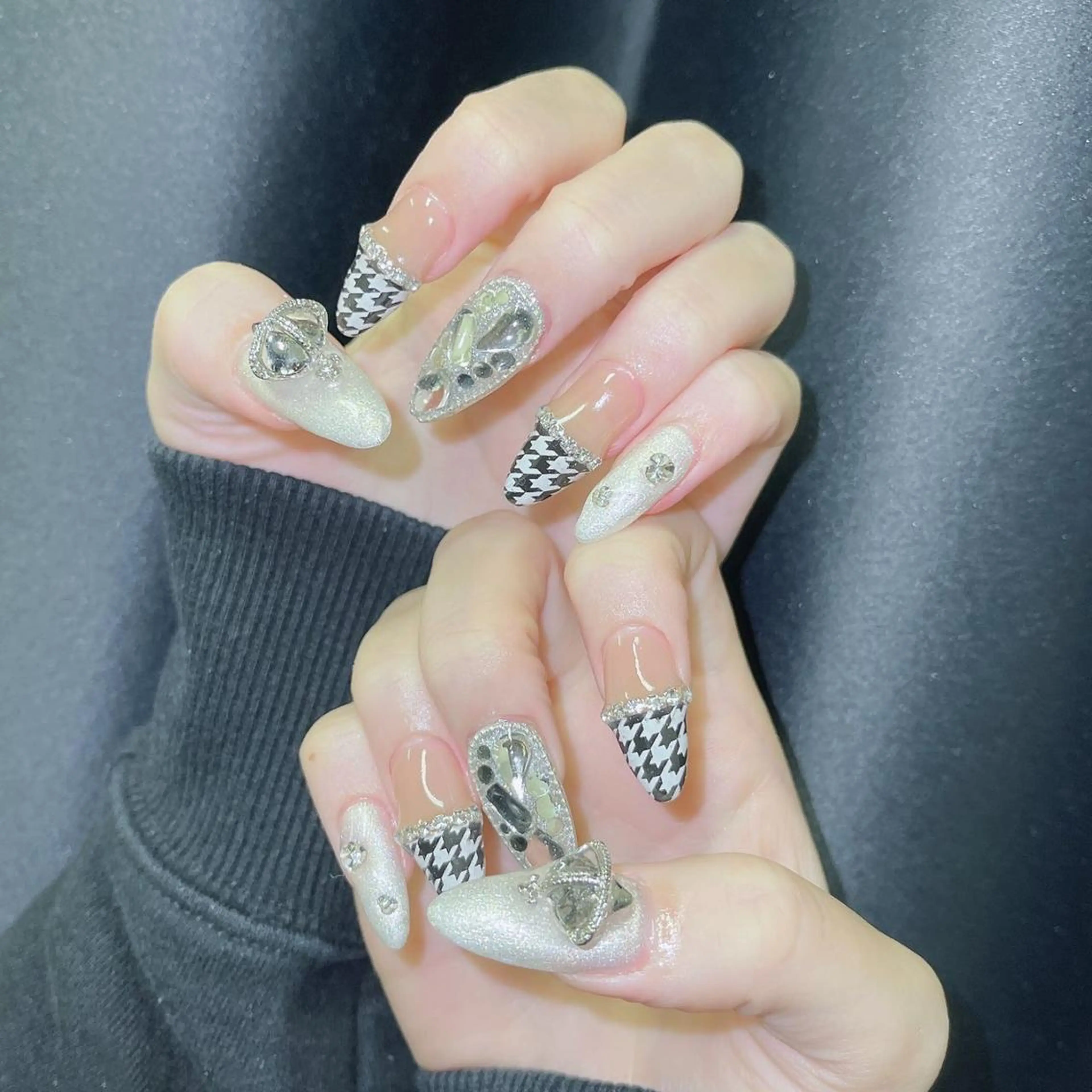 ネイル アートネイル 長さ出し ネイルチップ Queens PUPUのネイルデザイン