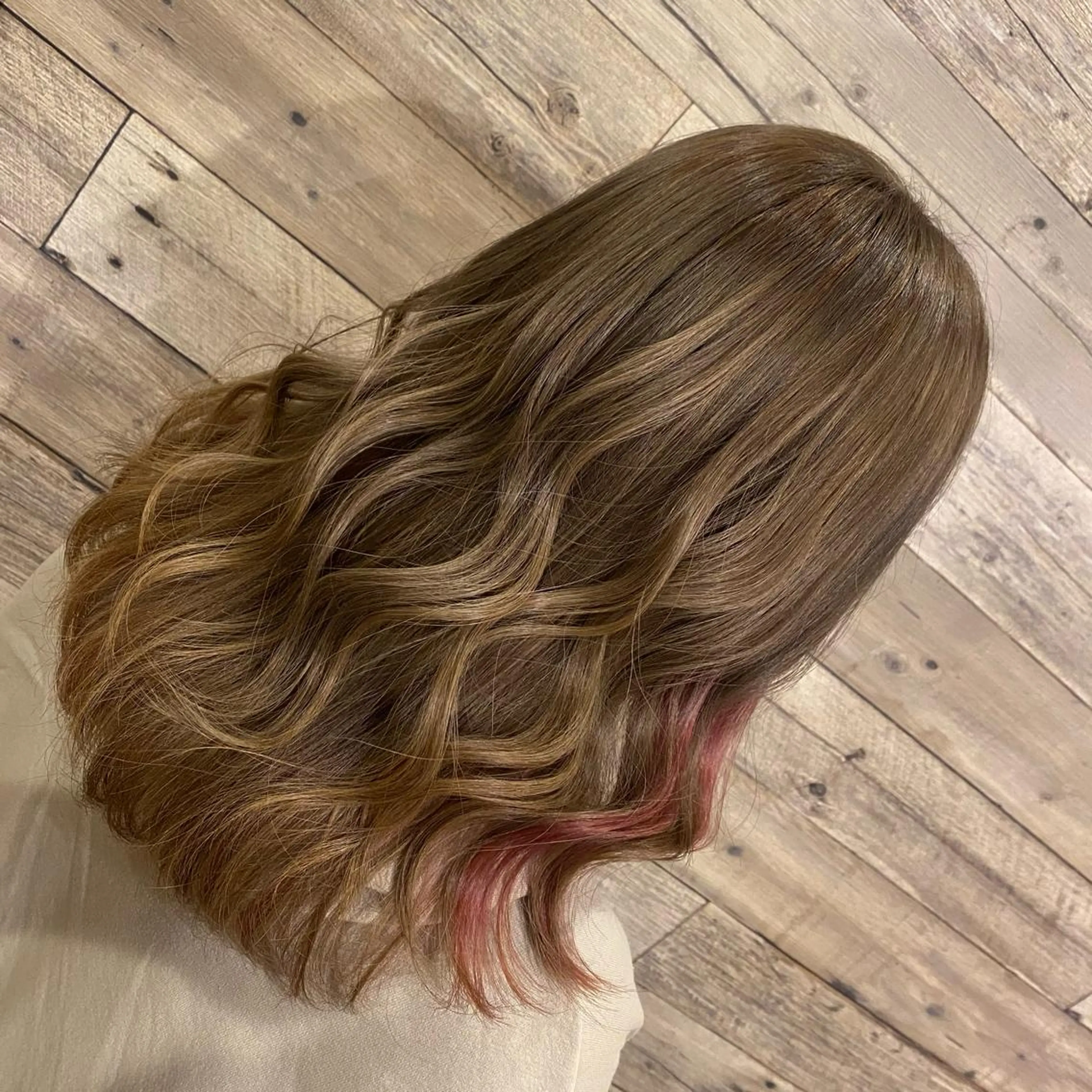 カラー ブリーチ インナーカラー ピンクカラー Ecre hair SARAのヘアスタイル