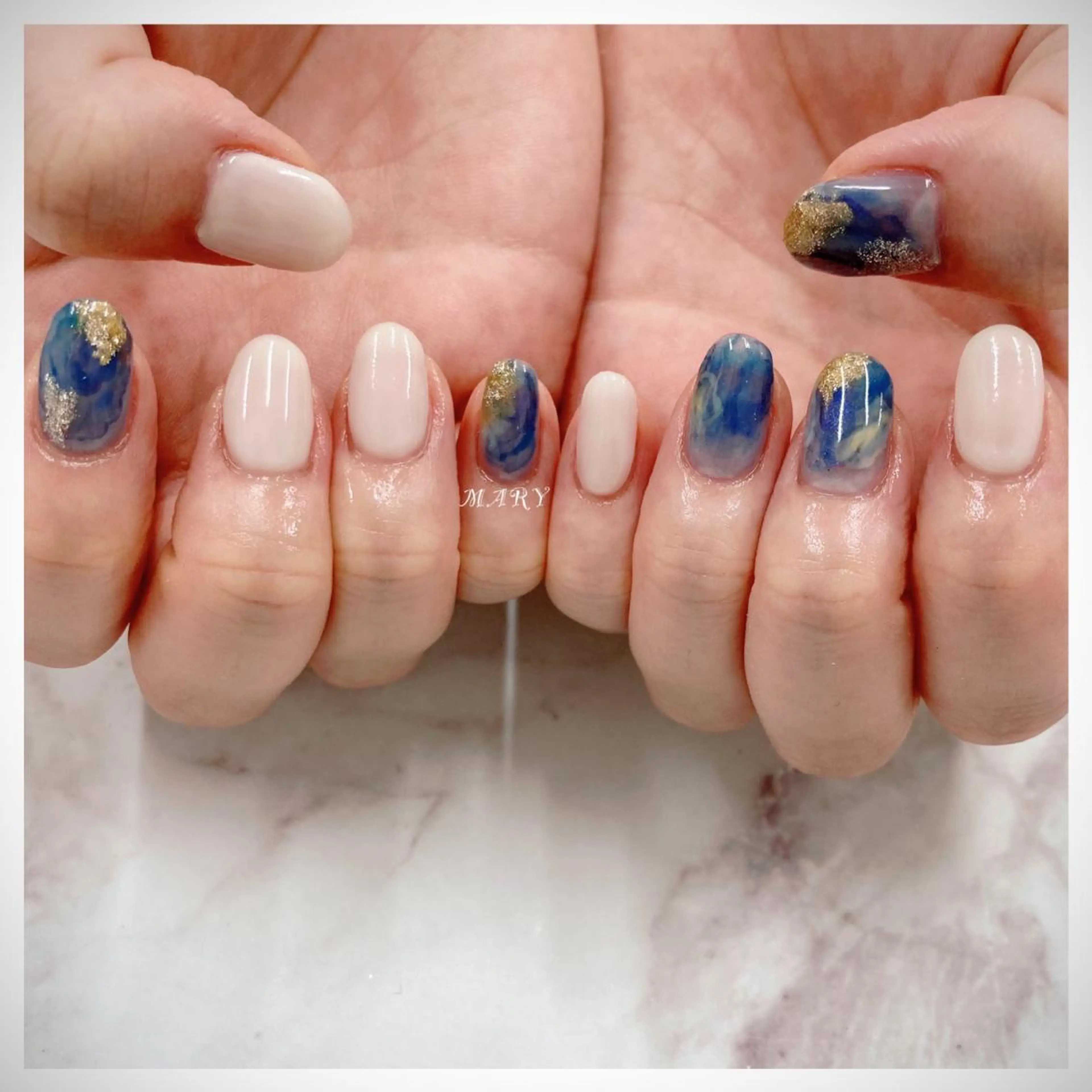 ネイル アートネイル ブルー ニュアンスネイル ワンカラーネイル ホワイト ハンドネイル Mary nail .narumiのネイルデザイン