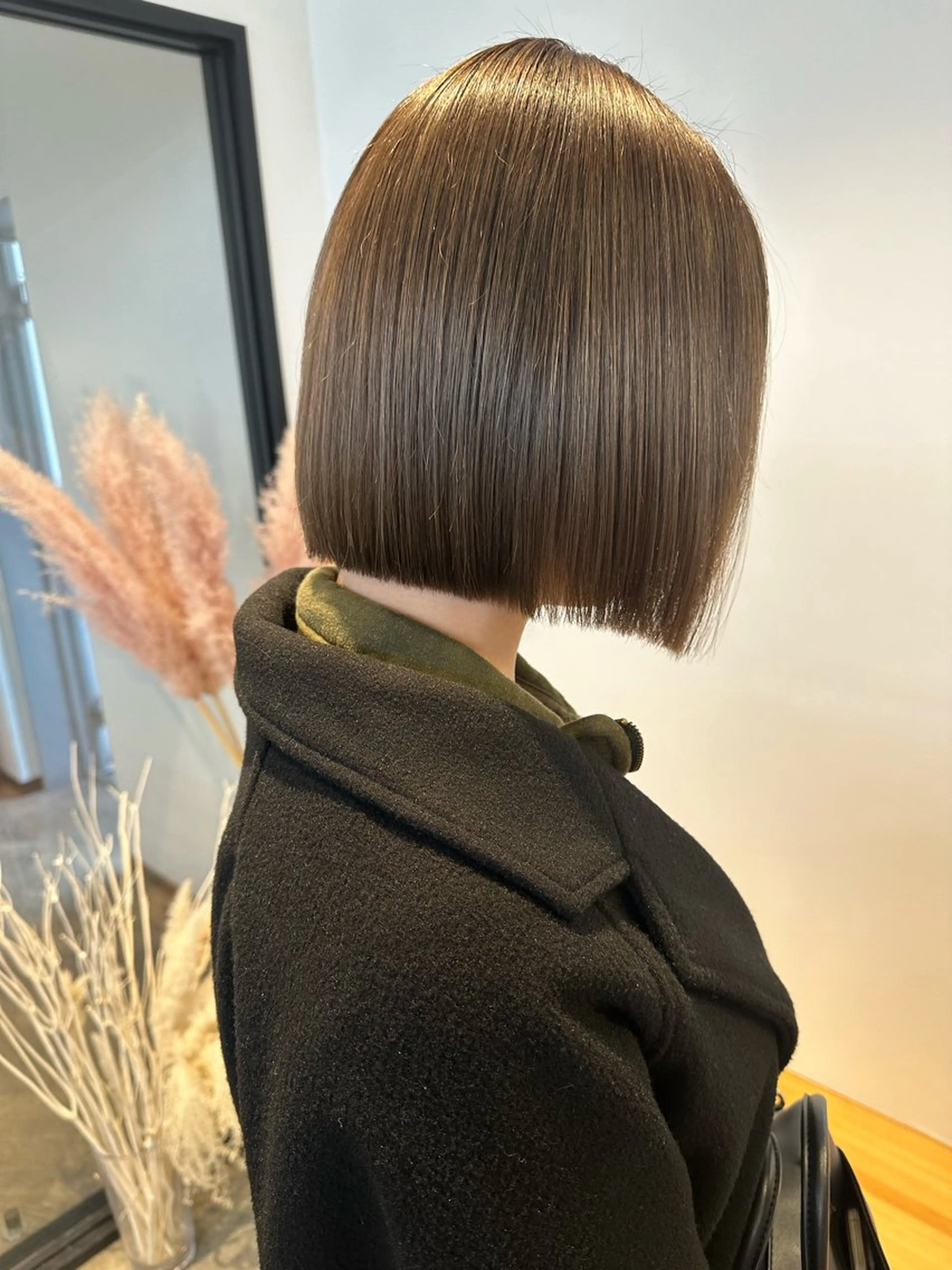 ミディアム カット ヘアカラー トリートメント yuika .のヘアスタイル