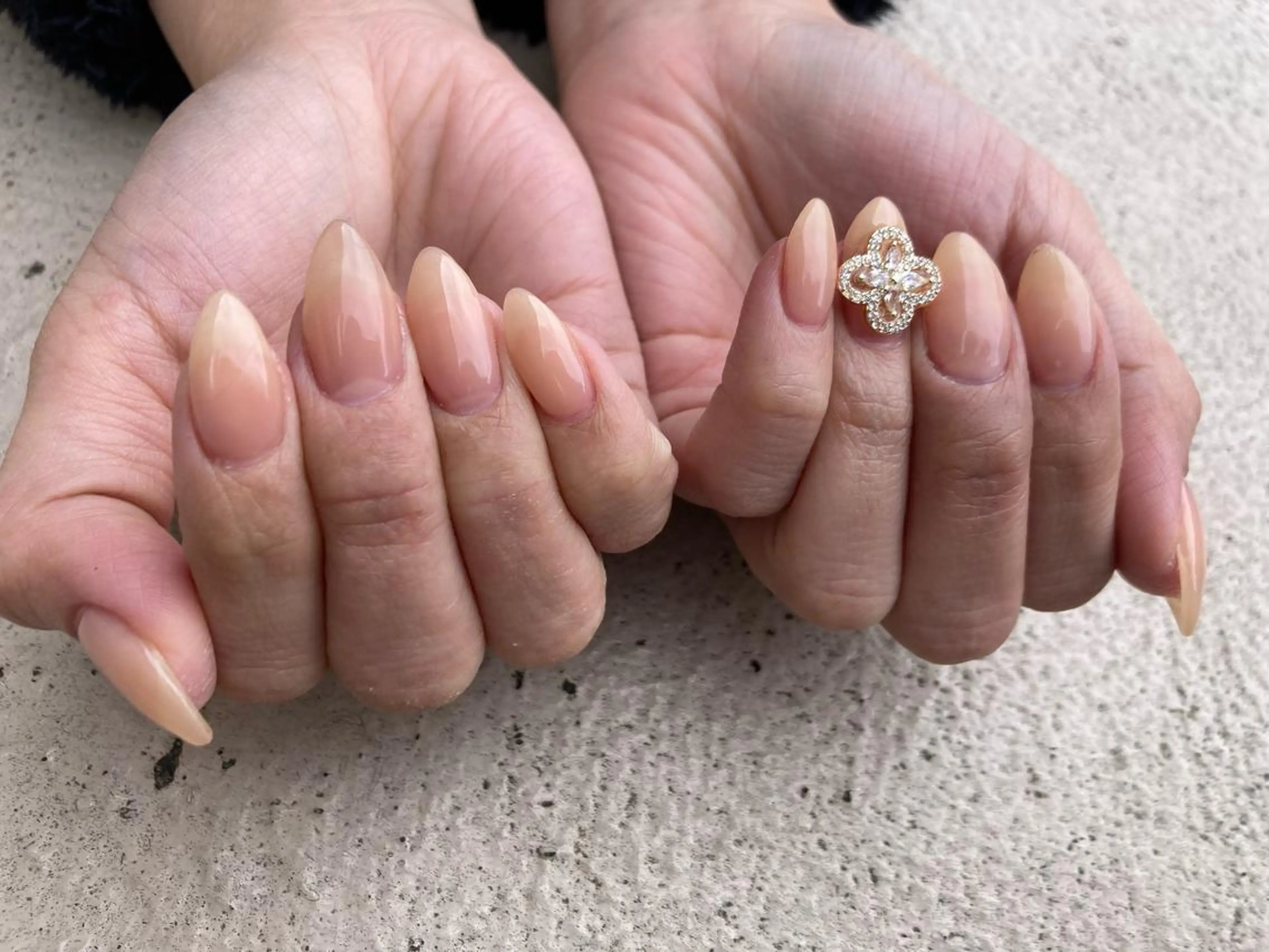 セミロング ネイル ハンドネイル フットネイル ✴︎ Delightのネイルデザイン