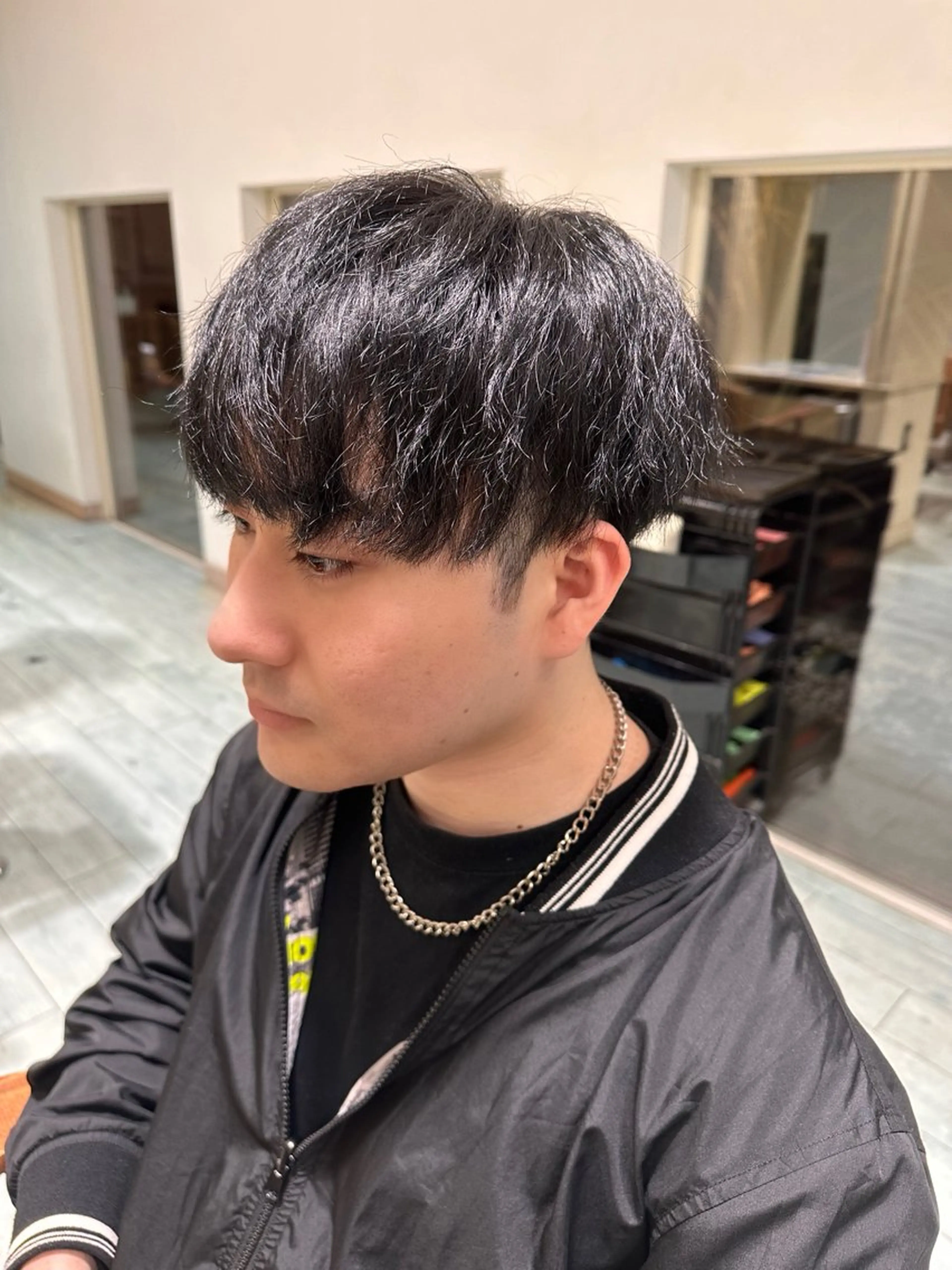 カラー メンズ 井上 莉緒のヘアスタイル