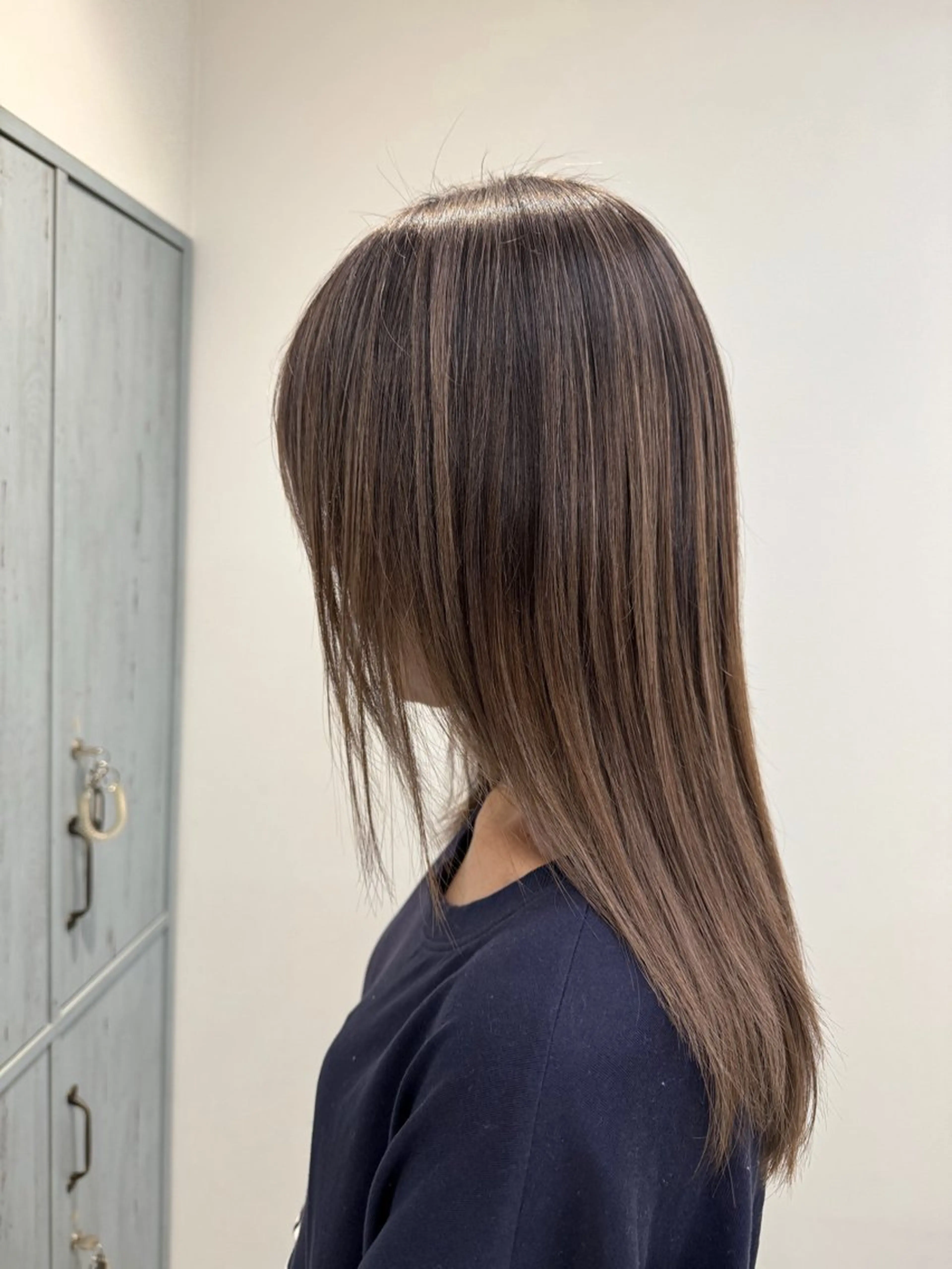 セミロング カラー セミロングパーマ バレイヤージュ ベージュカラー ブリーチ ブロンド ほの カラー特化/ ブリーチ/ボブのヘアスタイル