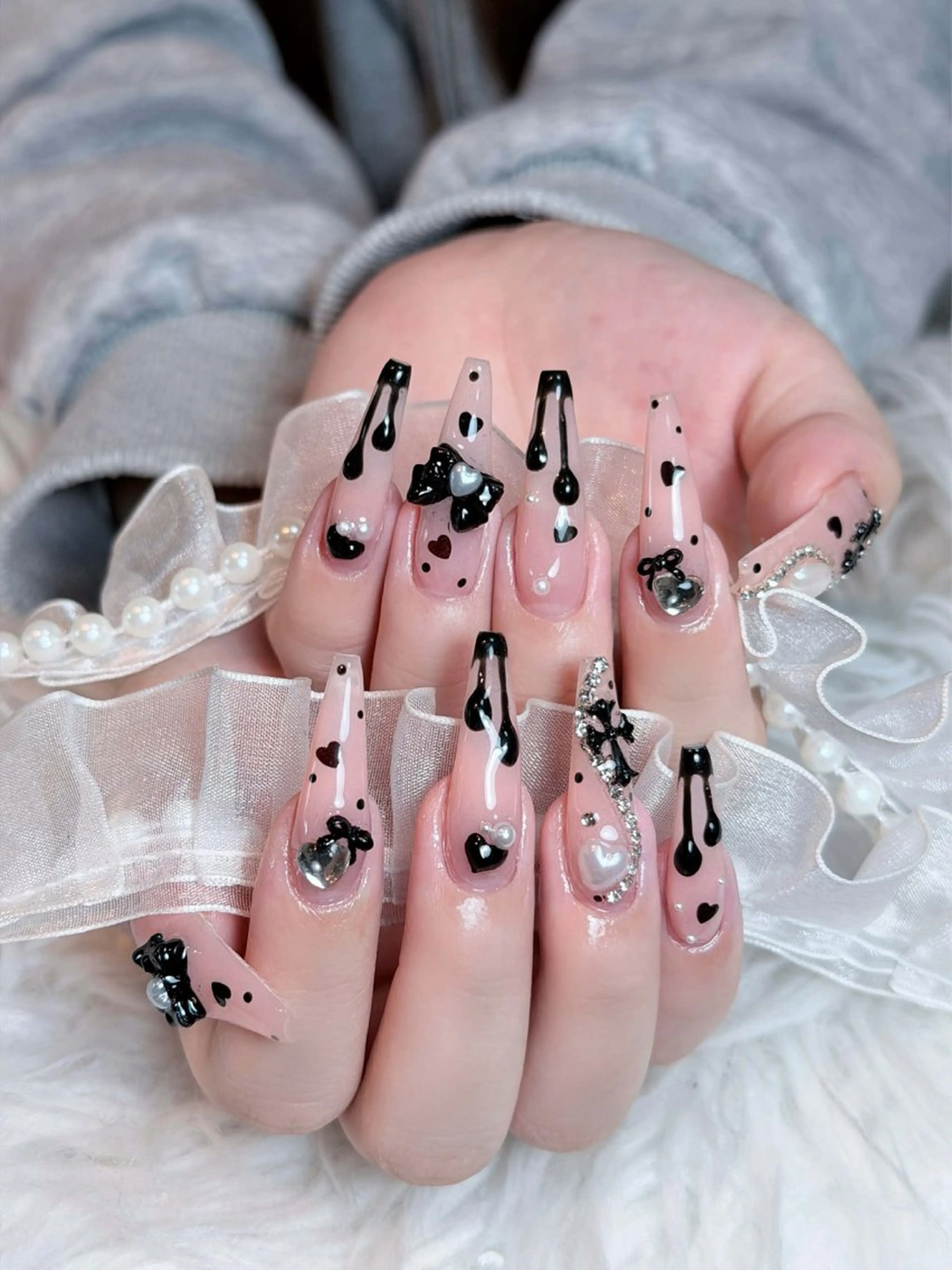 ネイル チークネイル ドット フレンチネイル グラデーション ハート Eli Nails 新宿のネイルデザイン