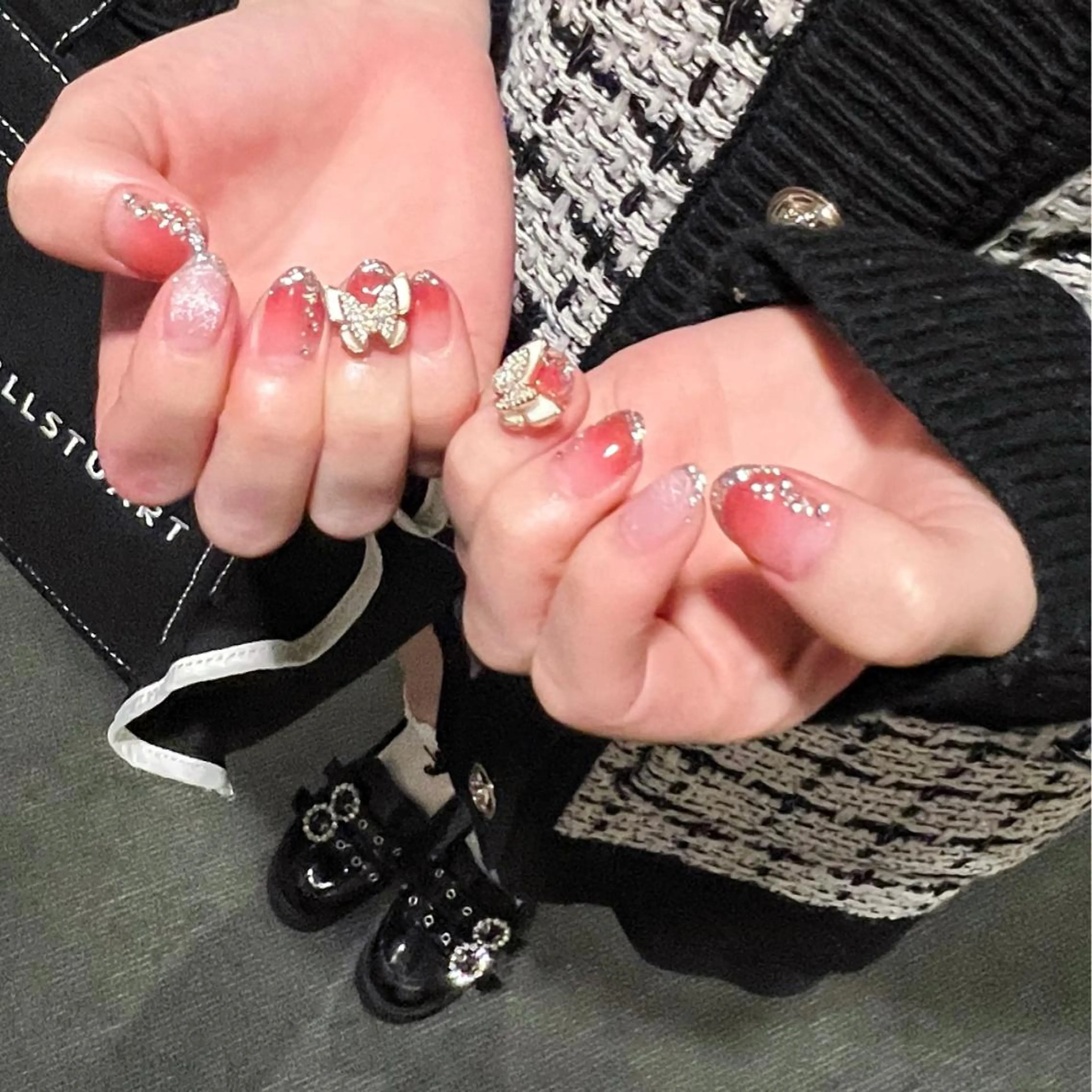 ネイル オーロラネイル フットネイル フレンチネイル ジェルネイル 韓国ネイル ハンドネイル ハンドケア 【ENサロン】 Rei🎀Nailのネイルデザイン