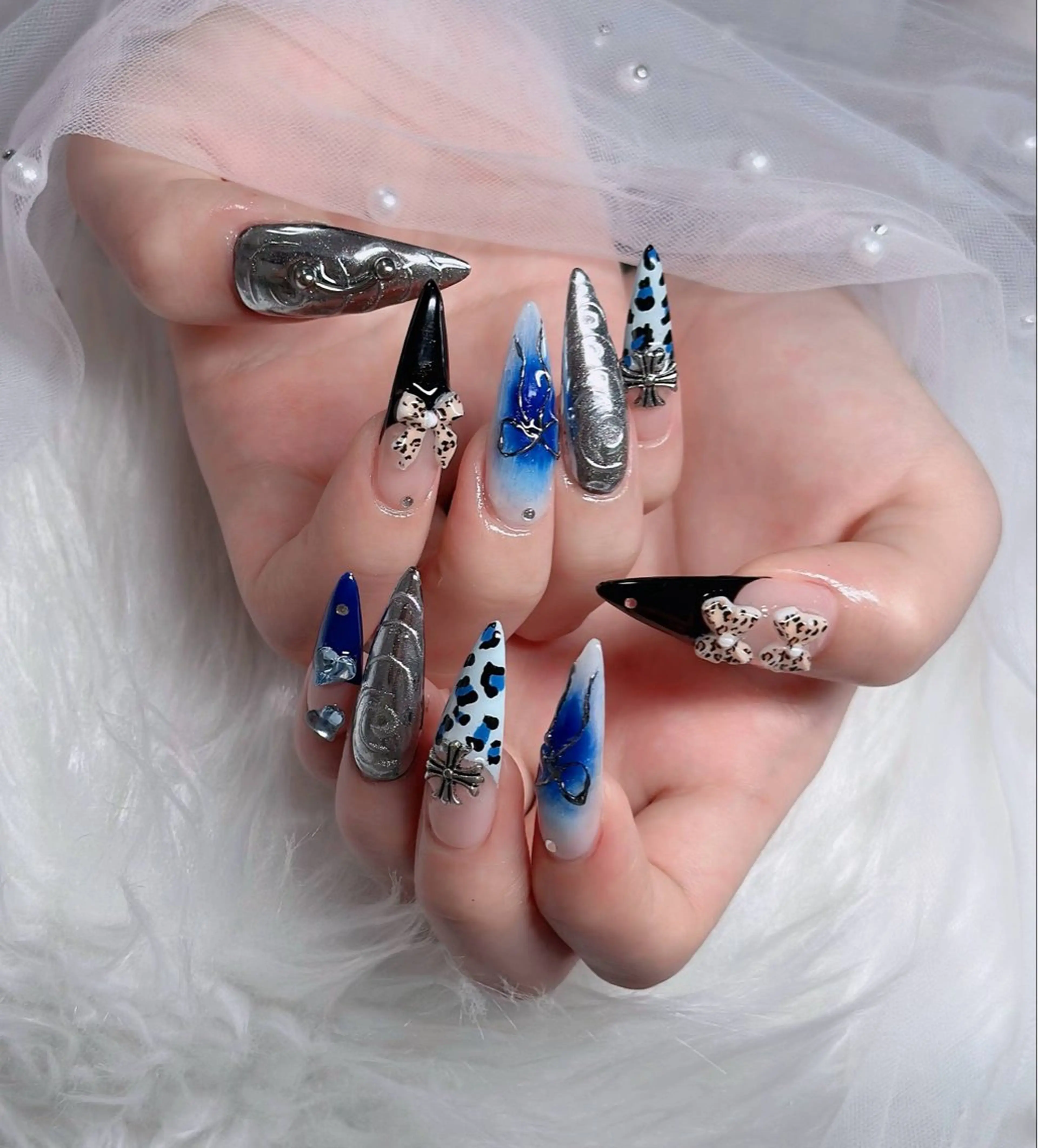 ネイル オーロラネイル フレンチネイル ジェルネイル ハロウィン キラキラネイル ハンドネイル H.baby Nail Salonのネイルデザイン