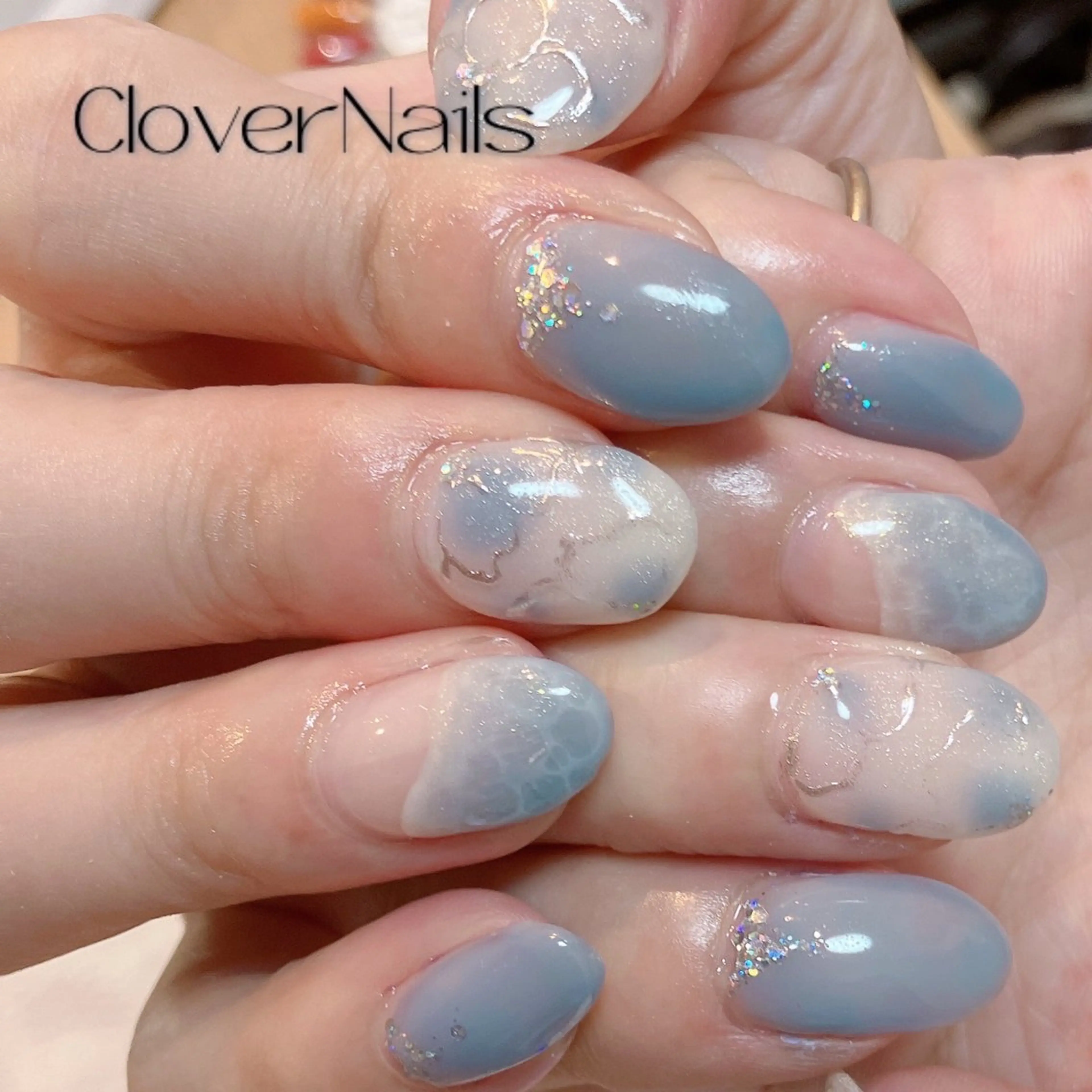 ネイル アートネイル ブルー グラデーション キラキラネイル ラメ(グリッター) 自宅ネイルサロン クロバーネイルのネイルデザイン