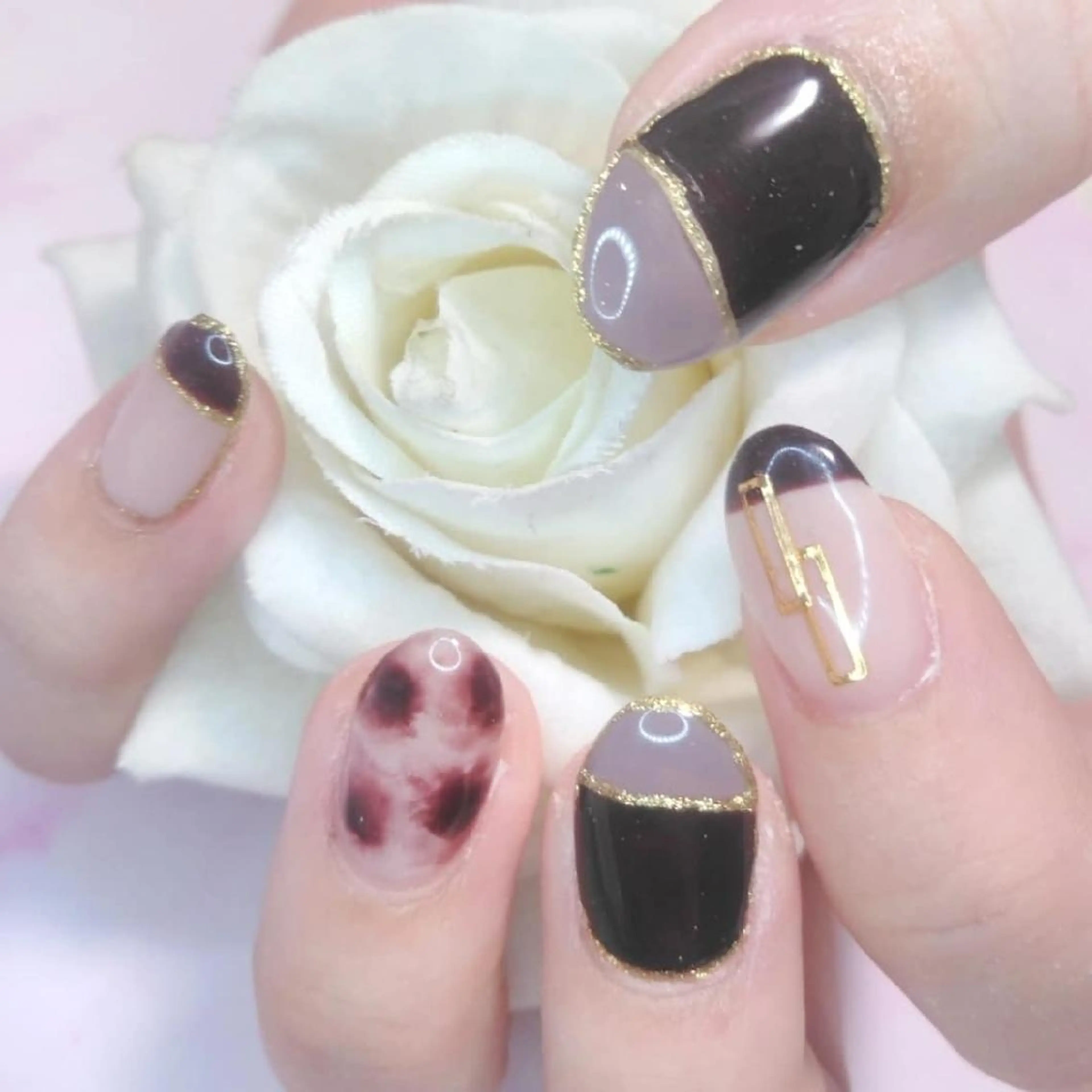 ネイル エステとネイル ローズコンフォートのネイルデザイン