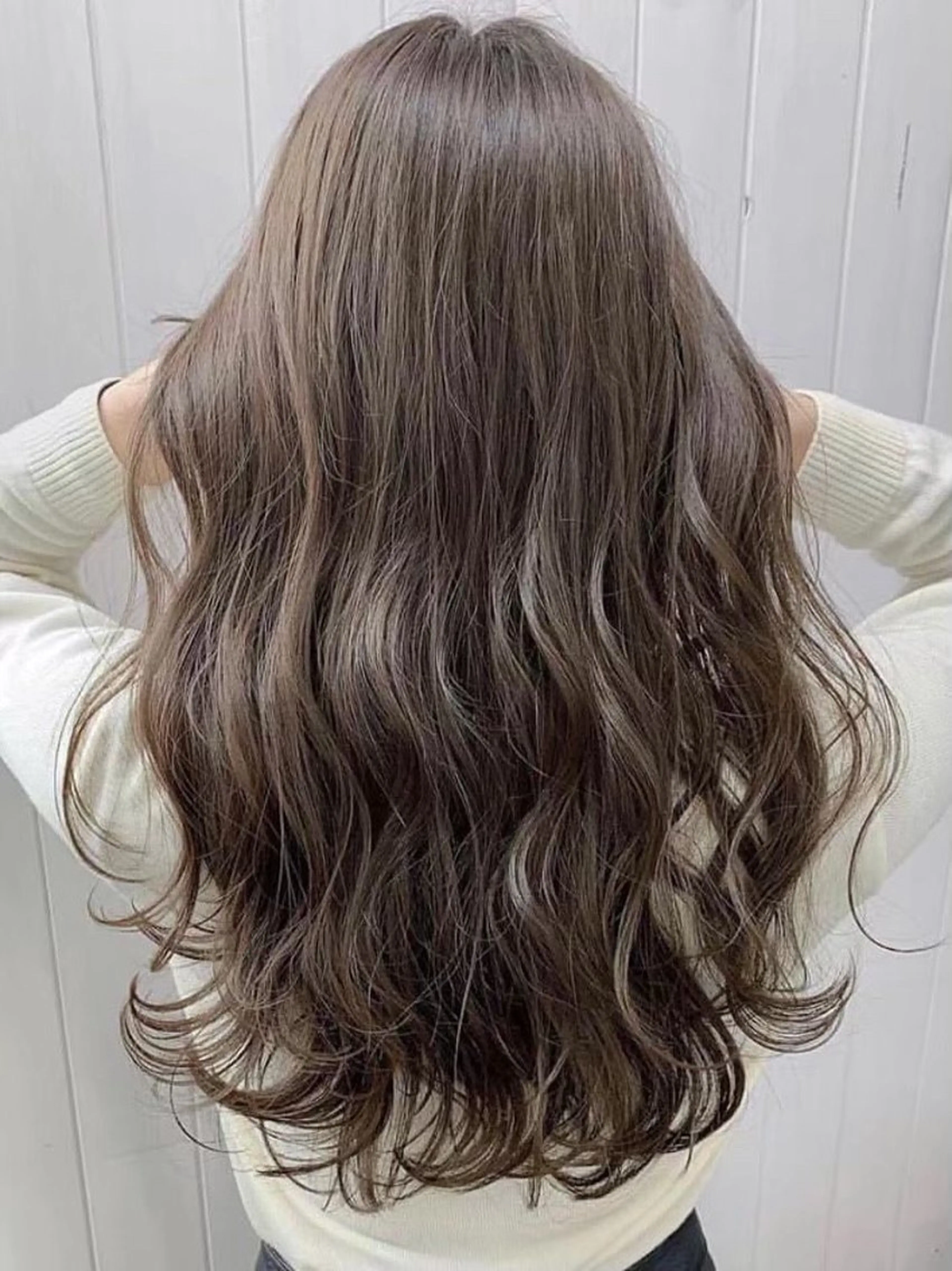 ロング カラー ヘアアレンジ 透明感カラー トリートメント 坂齋大地／レイヤー/ ミルクティーのヘアスタイル