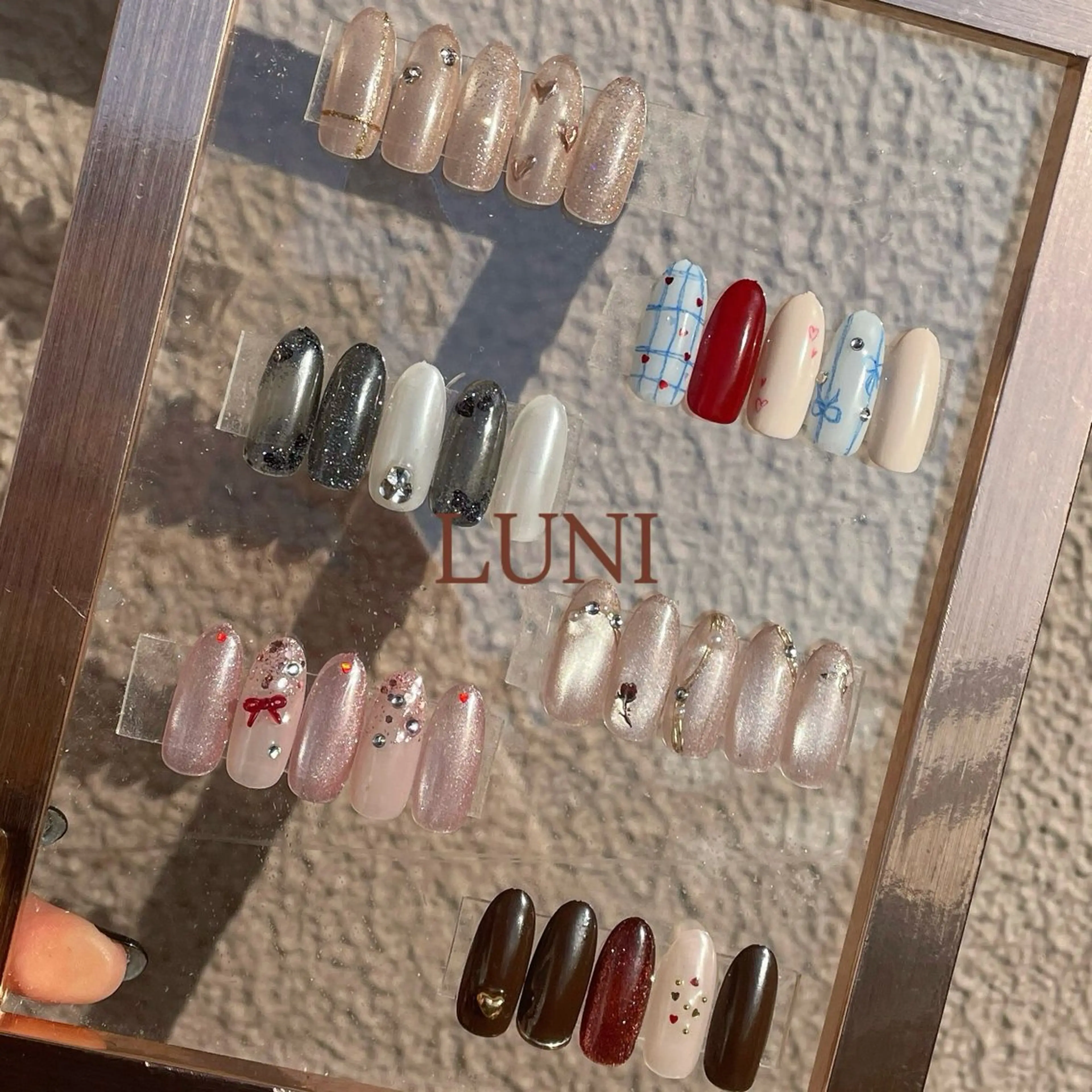 ネイル ブラウン ゴールド キラキラネイル バレンタイン ハンドネイル LUNI 久屋大通 ˚✧₊⁎/ yuriのネイルデザイン