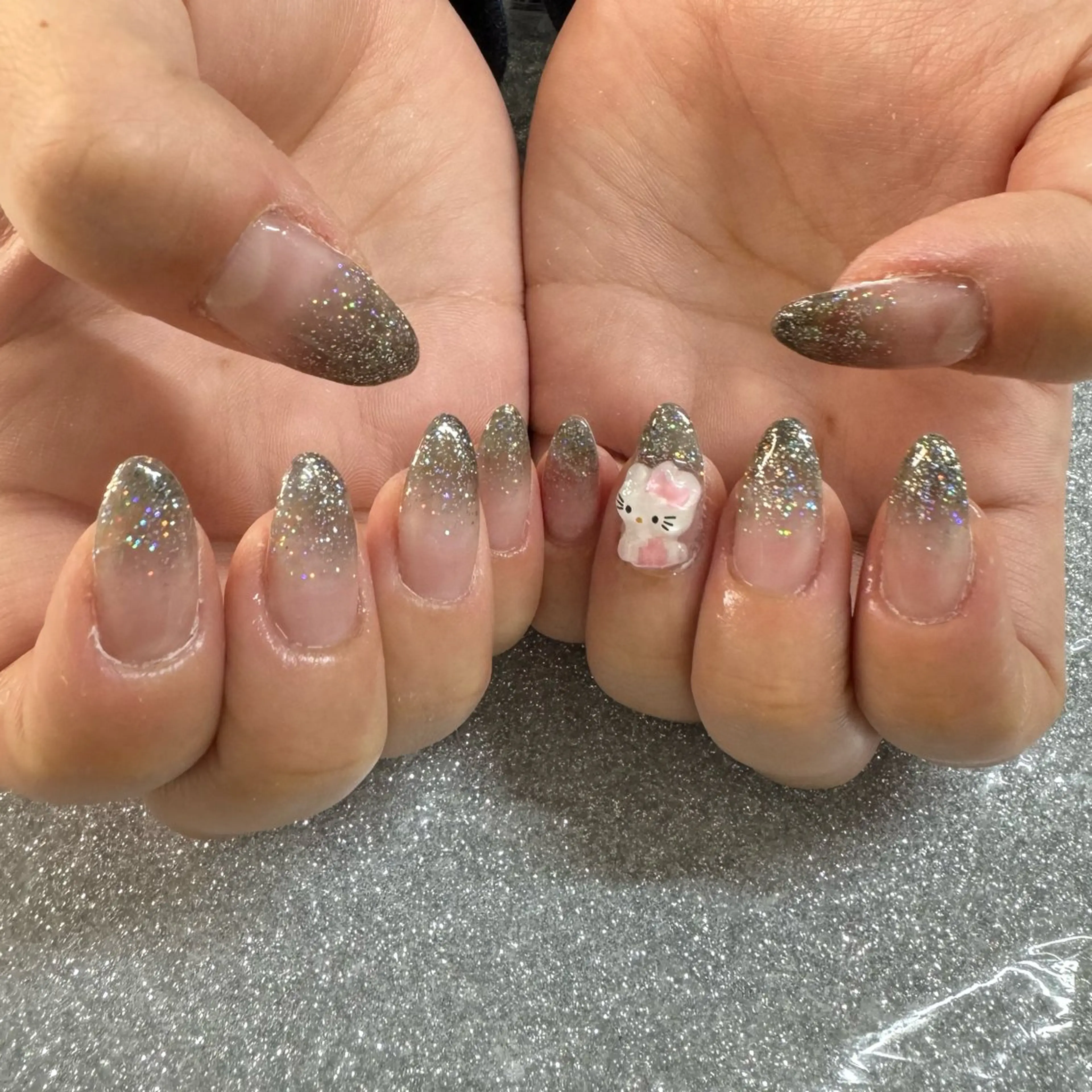 ネイル VIERU 🌈🎀💖のネイルデザイン