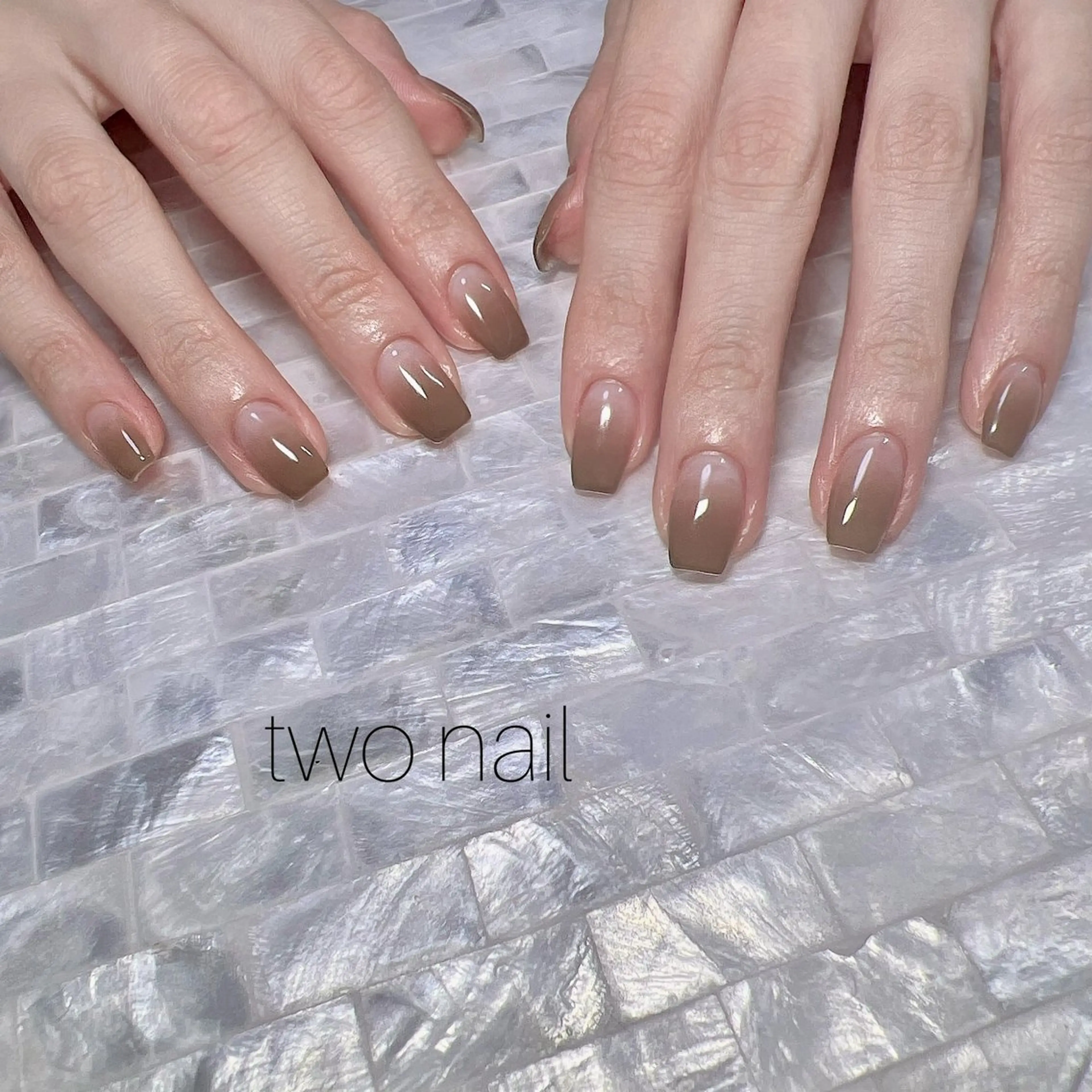ネイル ブラウン ネイルチップ ホワイト ハンドネイル two nailのネイルデザイン