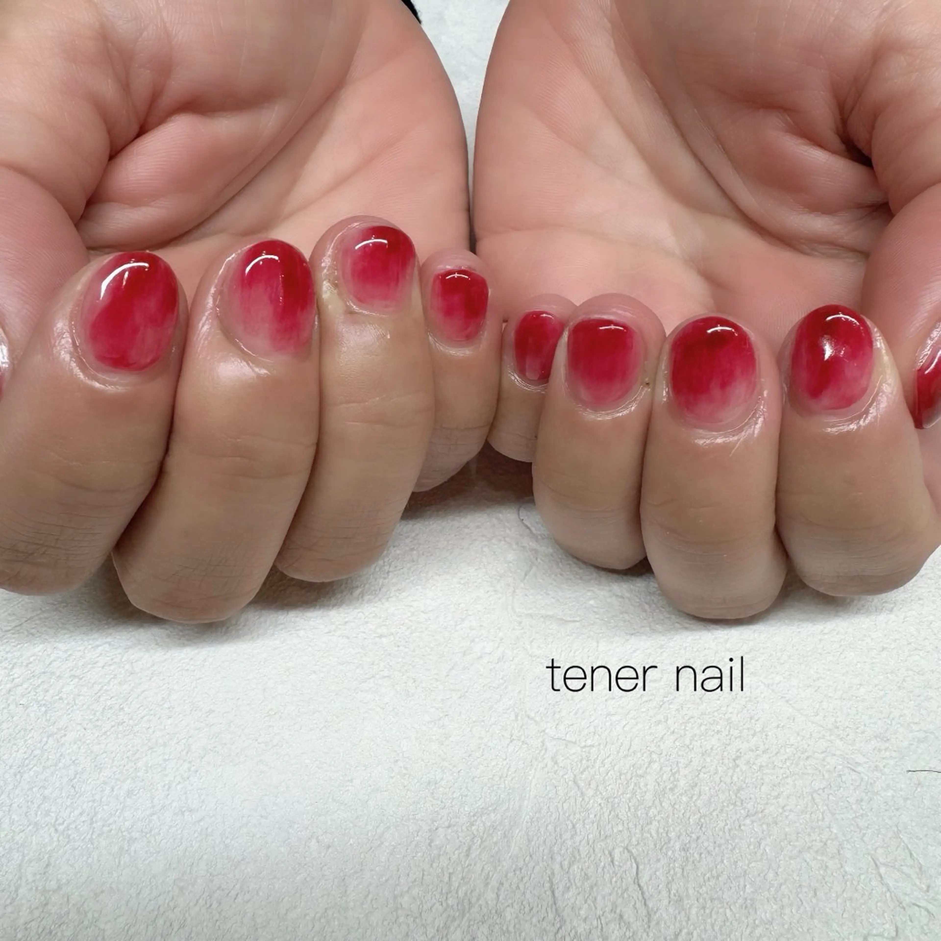 ネイル ニュアンスネイル 赤色 ハンドネイル テネルネイル tener nailのネイルデザイン