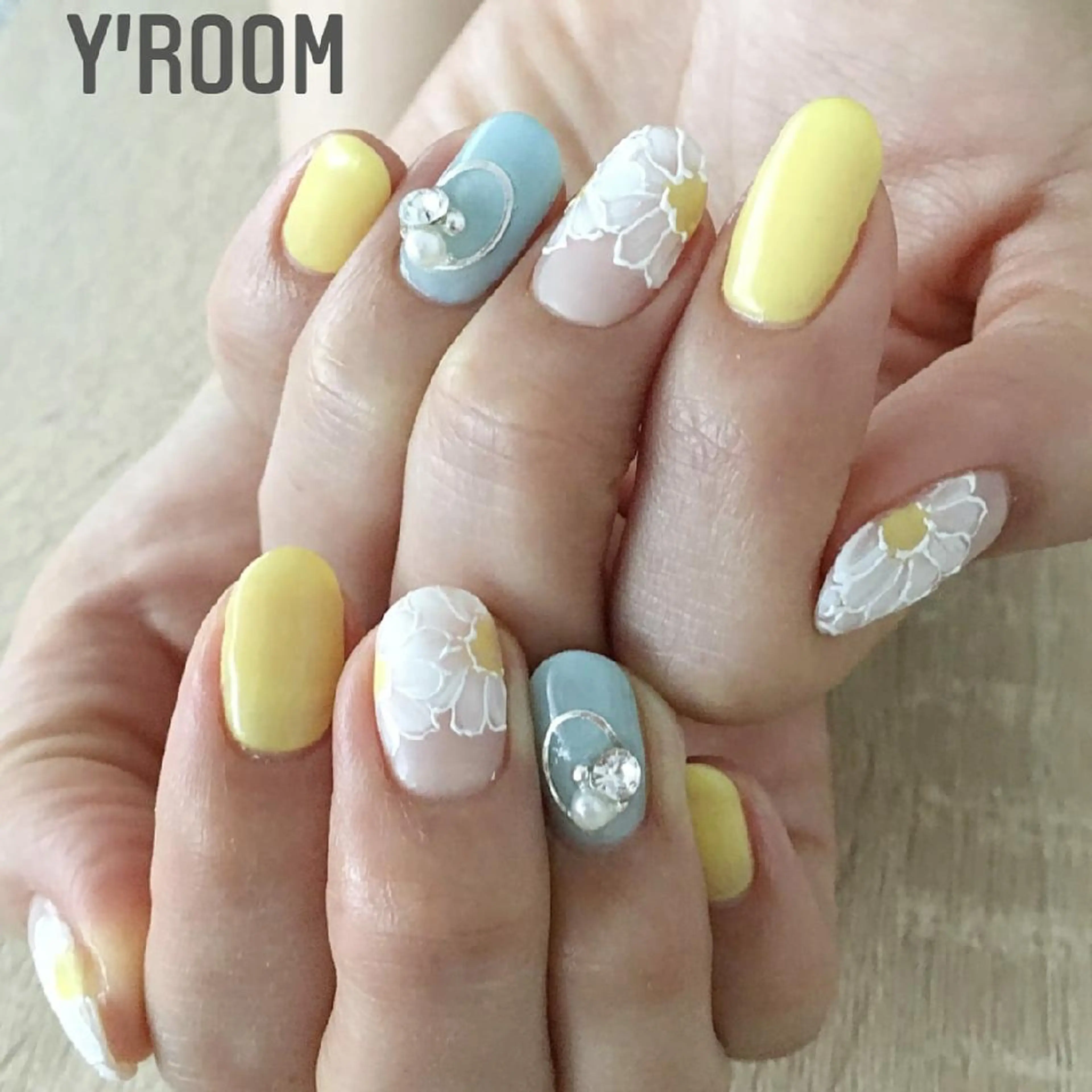 ネイル オーロラネイル フラッシュネイル フラワーネイル ジェルネイル 氷ネイル・うるうるネイル ハンドネイル YUKA （ネイリスト）のネイルデザイン