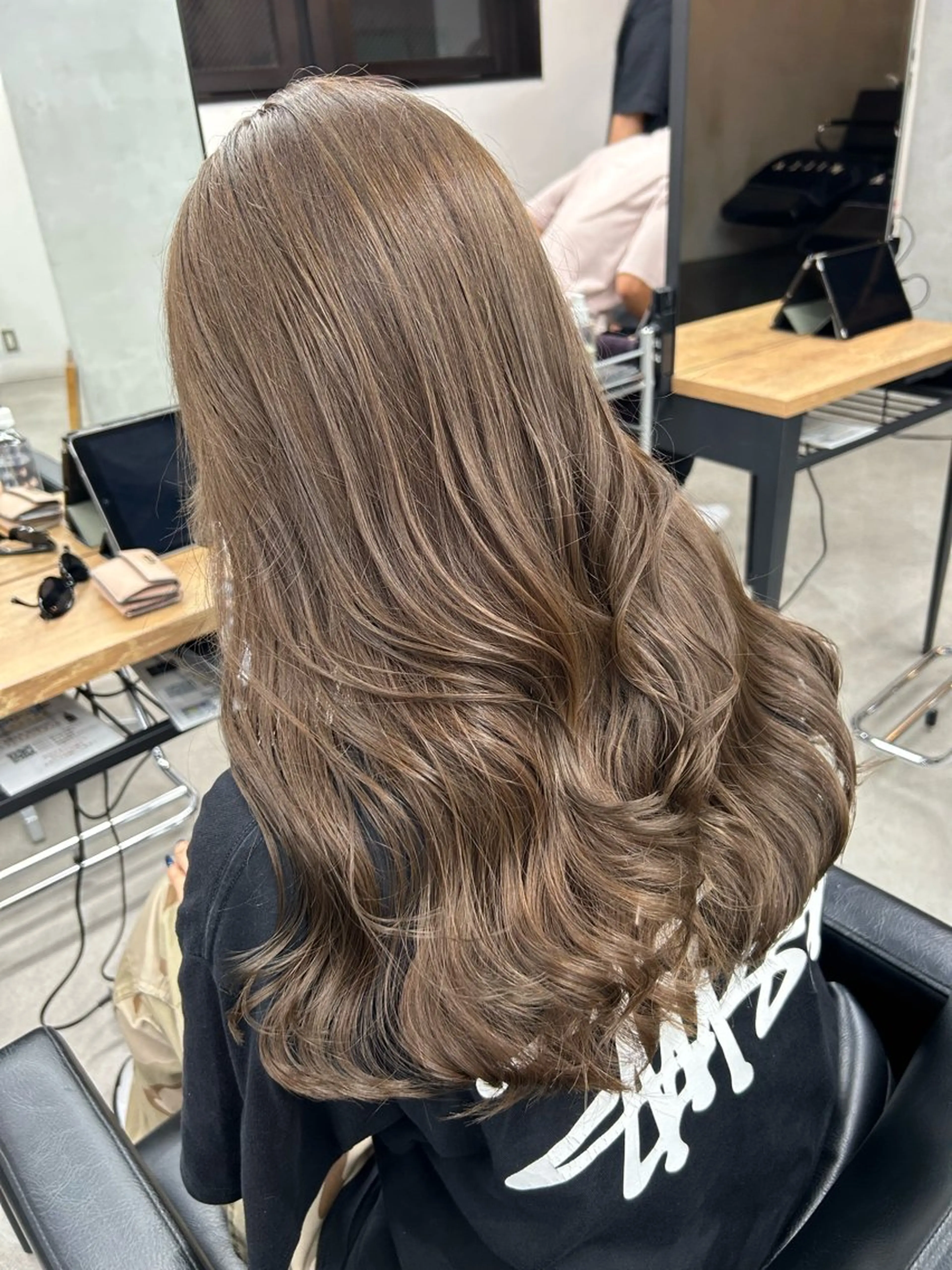 ロング カラー ベージュカラー ブリーチ ダブルカラー ヘーゼル ブリーチなしカラー RYOSUKE ハイトーンのヘアスタイル
