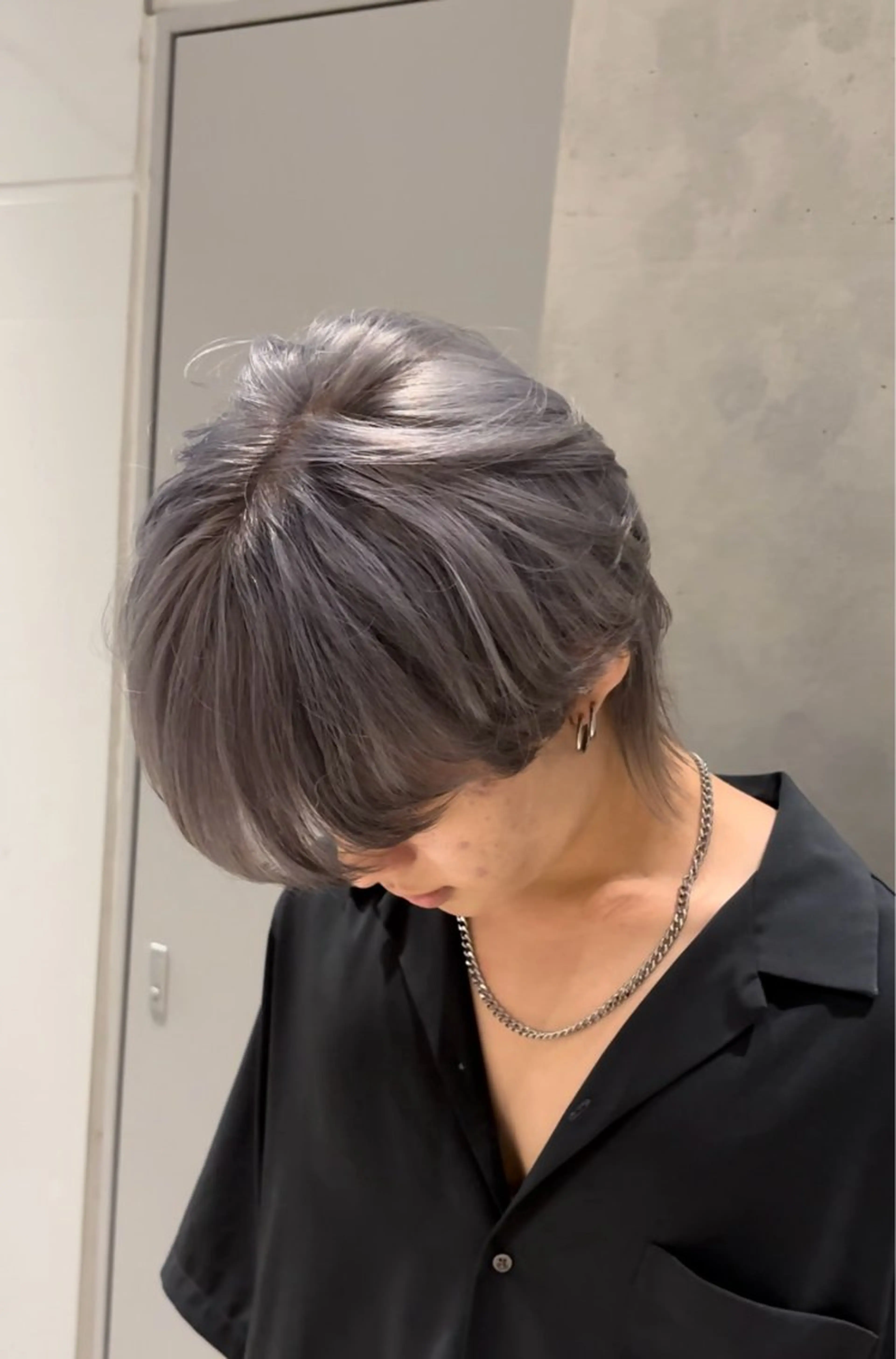 ショート カラー メンズ シルバー 縮毛矯正 落ちる黒 森崎雄斗のヘアスタイル