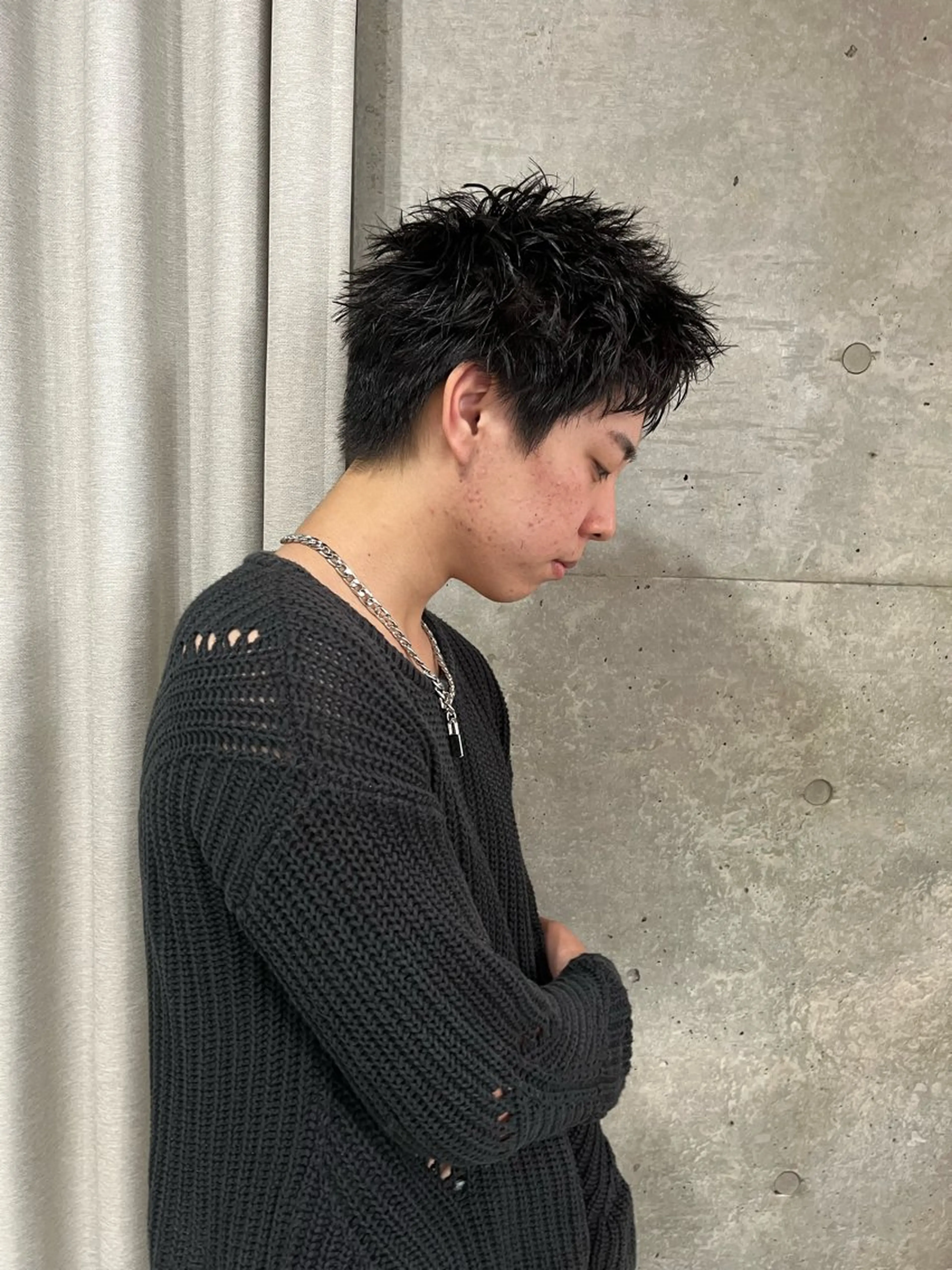 ショート メンズ カット 曲がる縮毛矯正 センターパートのヘアスタイル