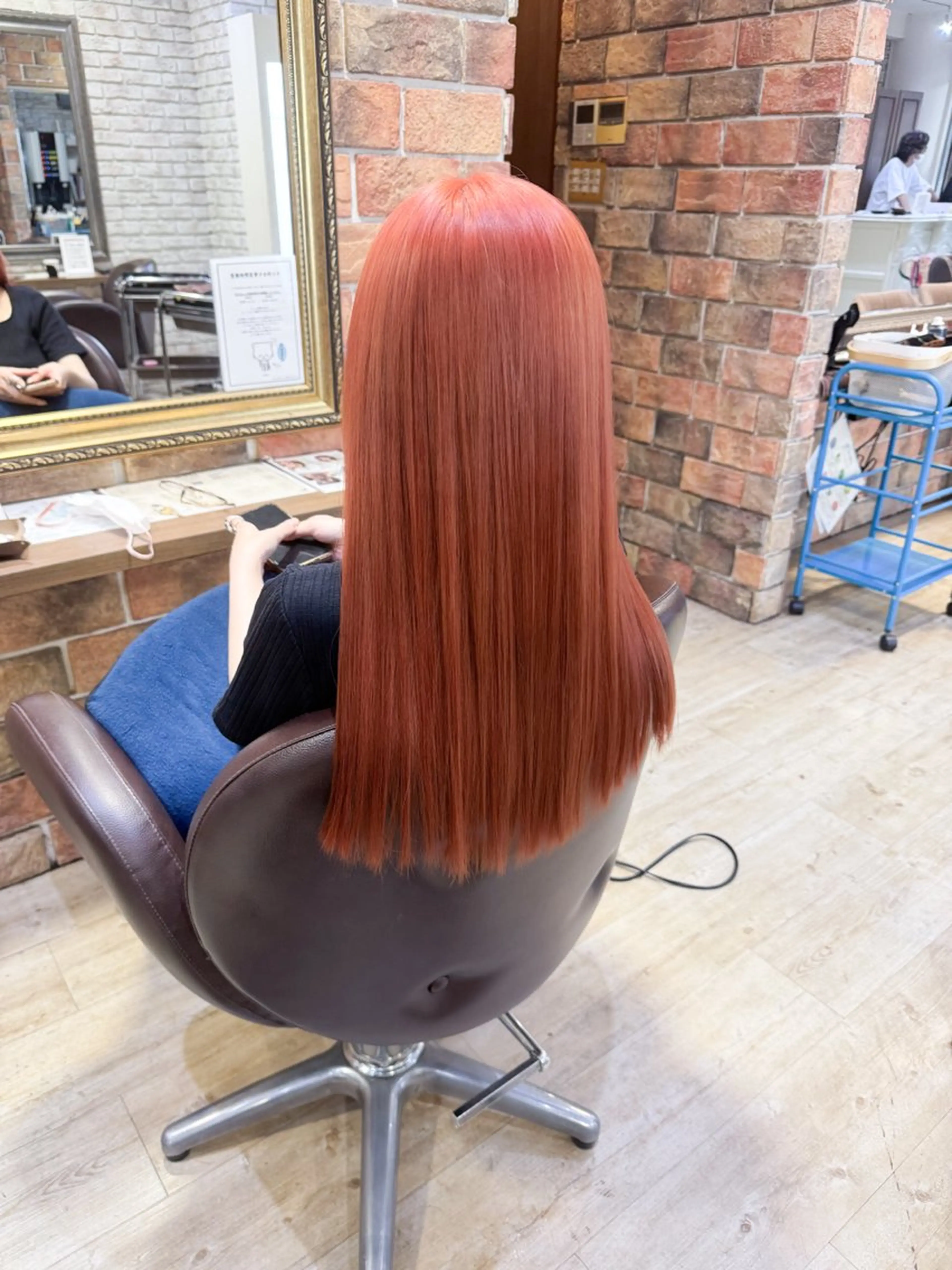 ロング オレンジブラウン カット ヘアカラー トリートメント 古川 流久のヘアスタイル