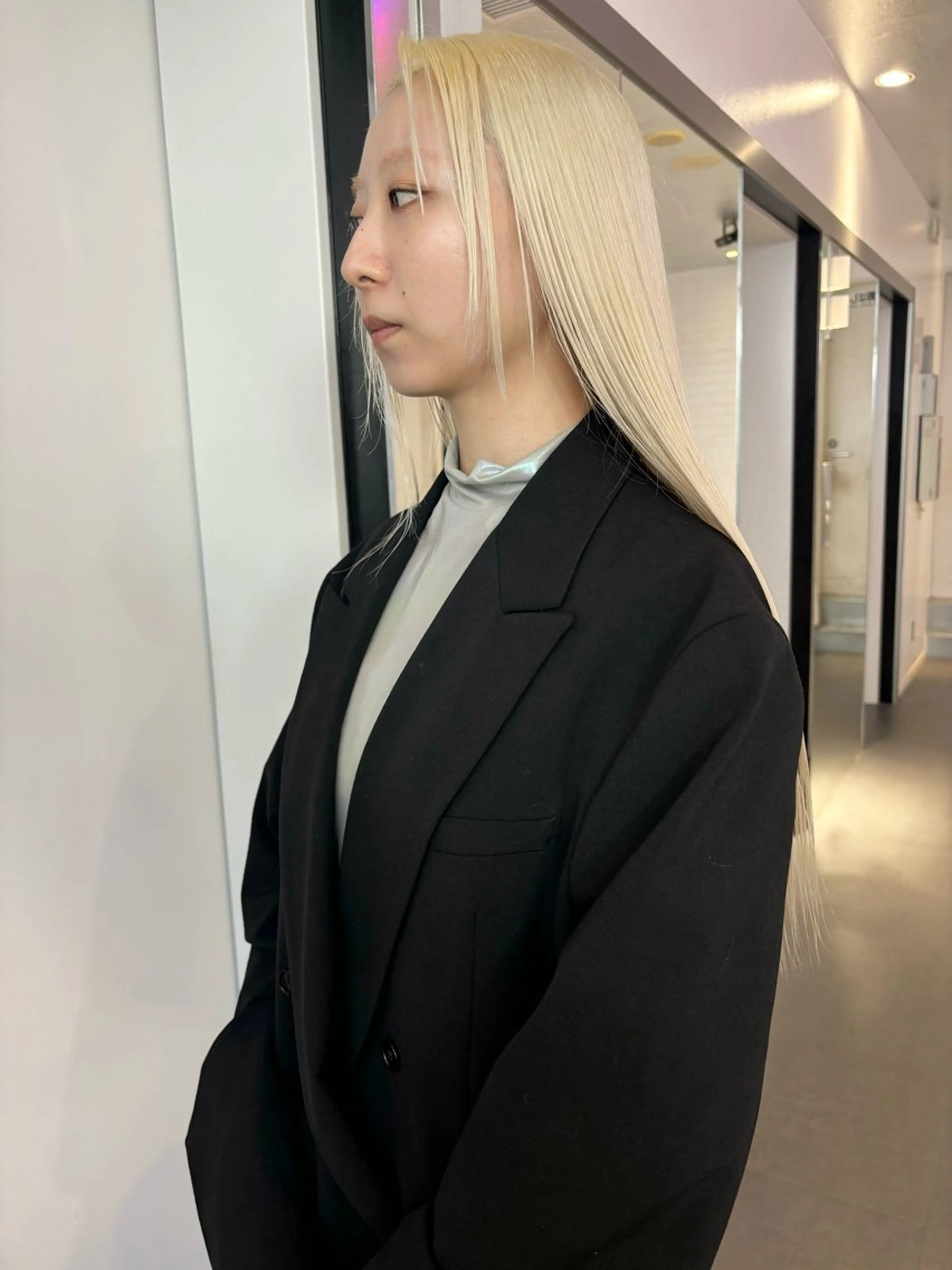 ショート カラー ヘアアレンジ ブリーチ 髪質改善 トリートメント ヘアカラー 🎨ハイトーン/ 切りっぱなし みつきのヘアスタイル