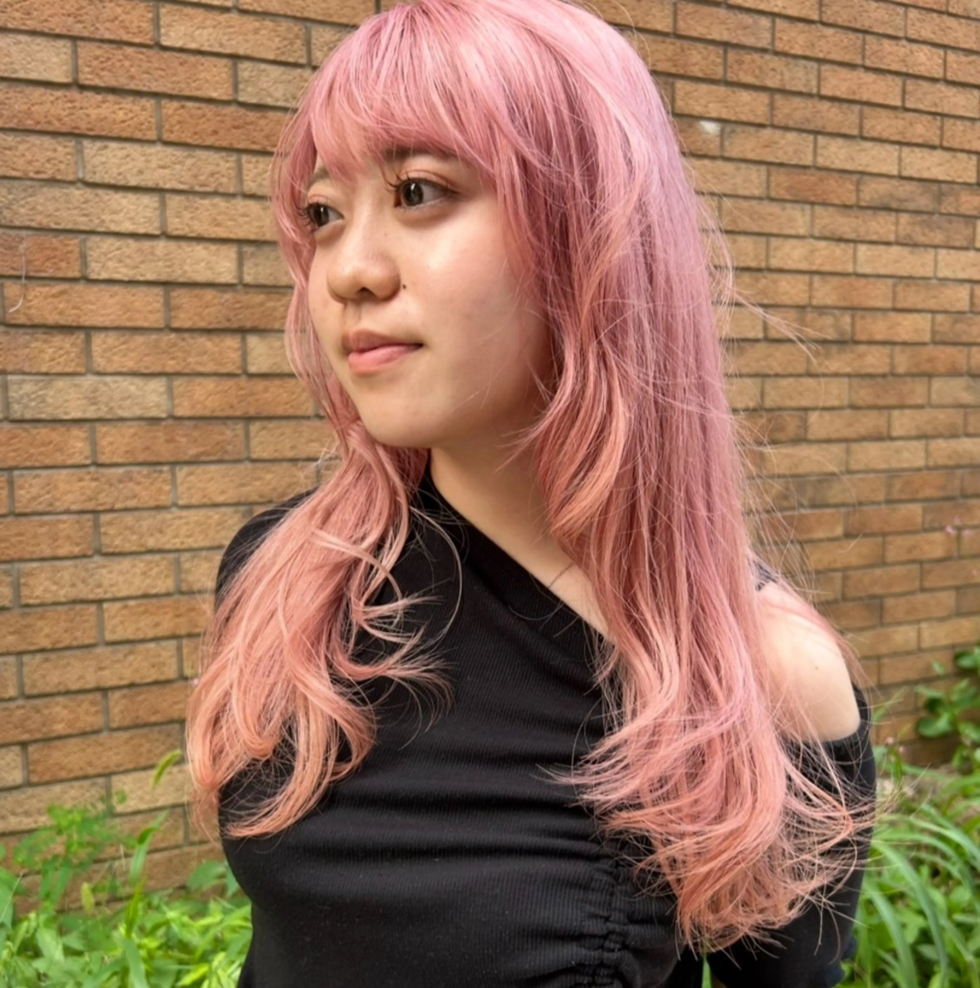 ロング カラー ピンクカラー レイヤーカット カット ヘアカラー トリートメント ハイトーン/ブリーチ 似合せカット/パーマのヘアスタイル