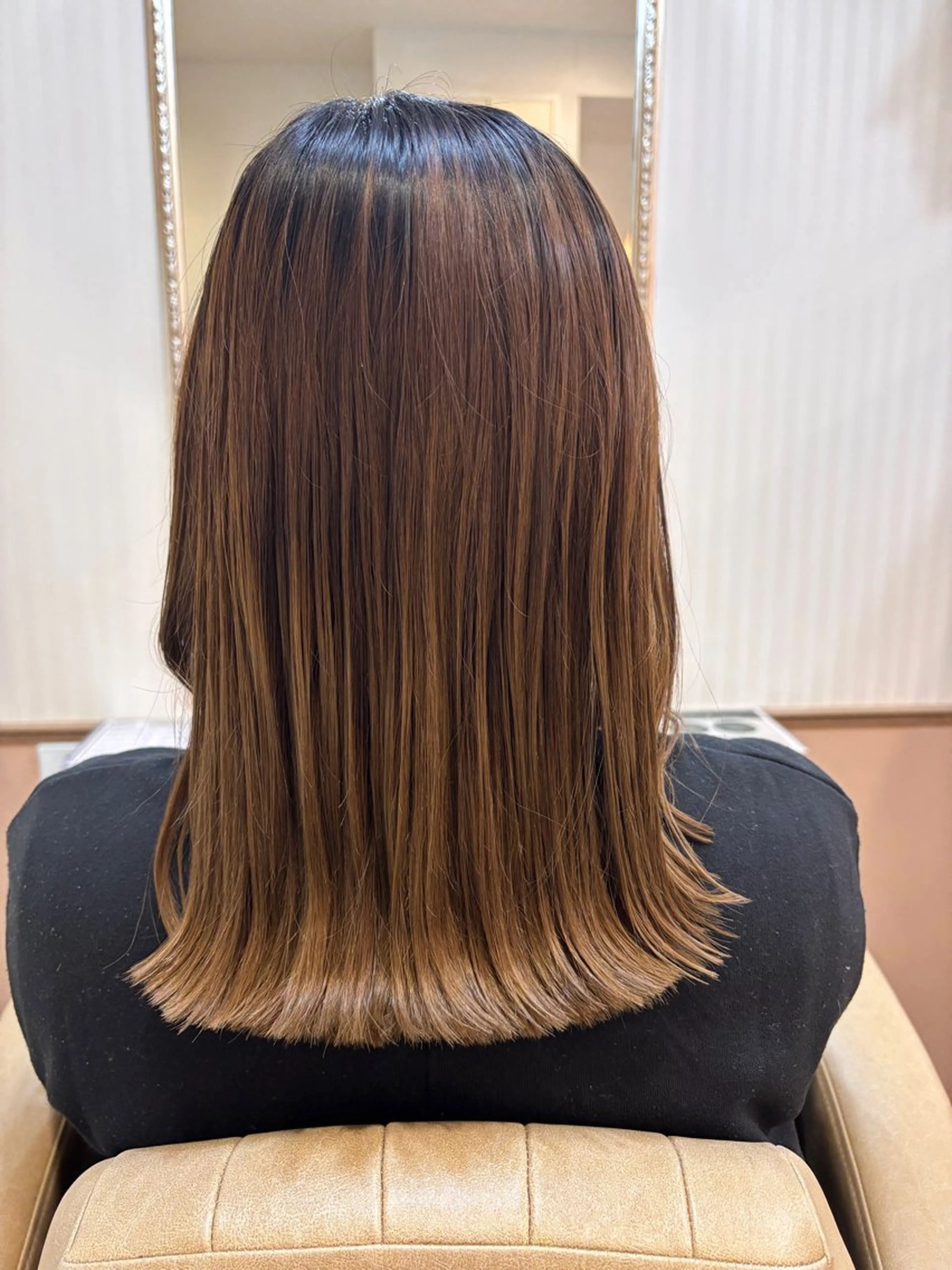 ミディアム 吉井 愛のヘアスタイル