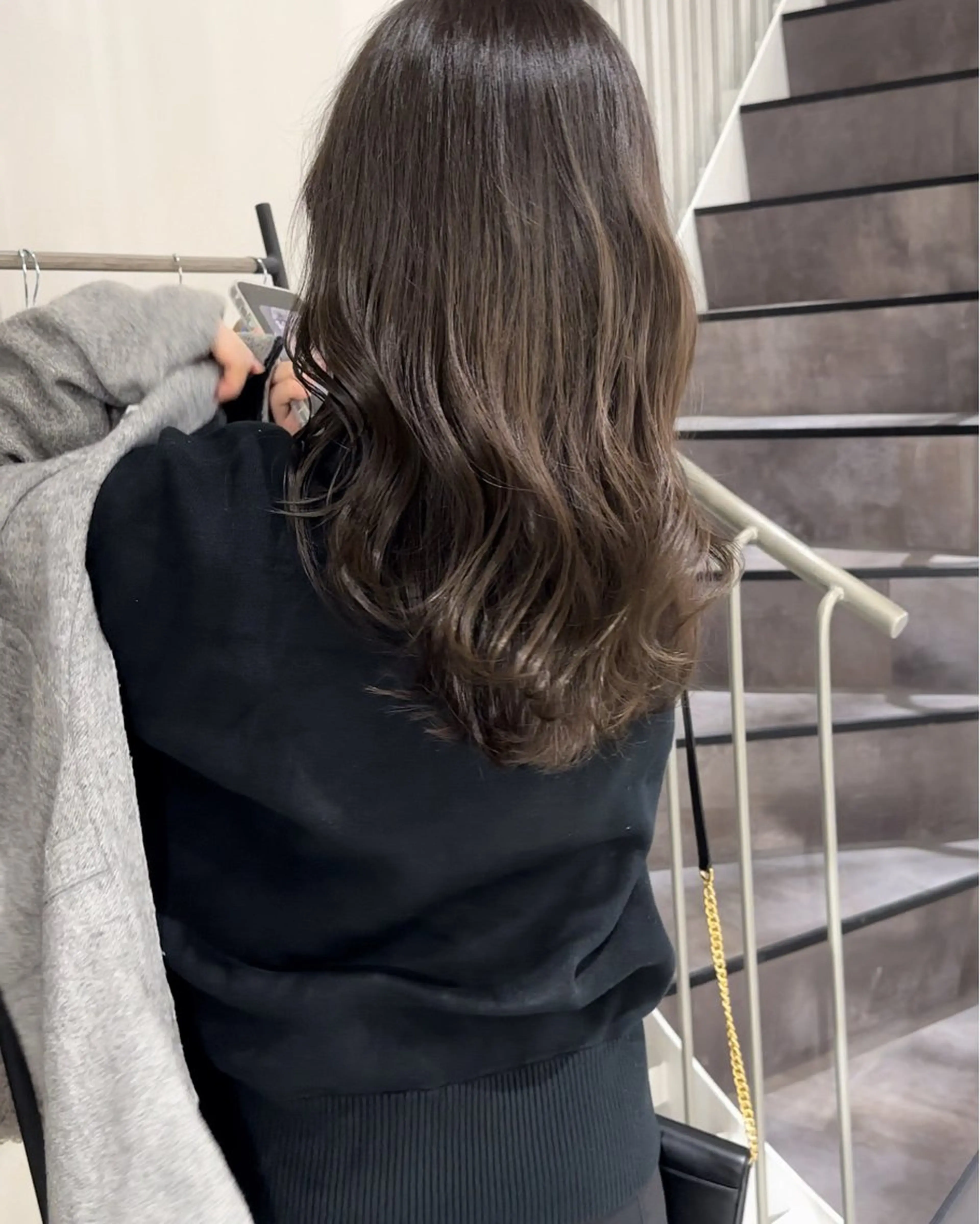 ロング カラー グレージュ オリーブグレージュ オリーブグレー ヘアカラー Kamie 三宮のヘアスタイル