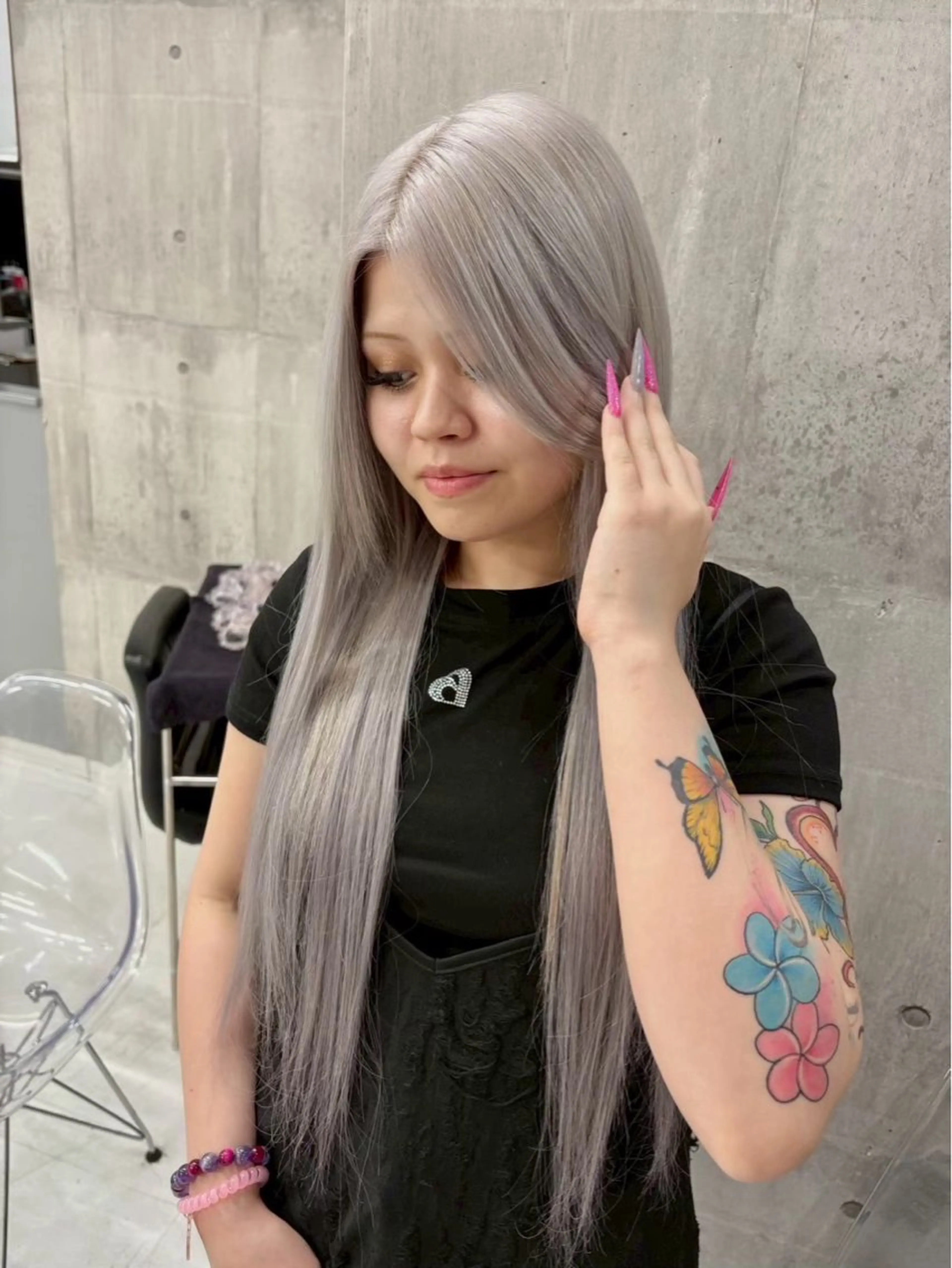 カラー 巻き髪✖️ハイトーン 🖤LANA🖤のヘアスタイル