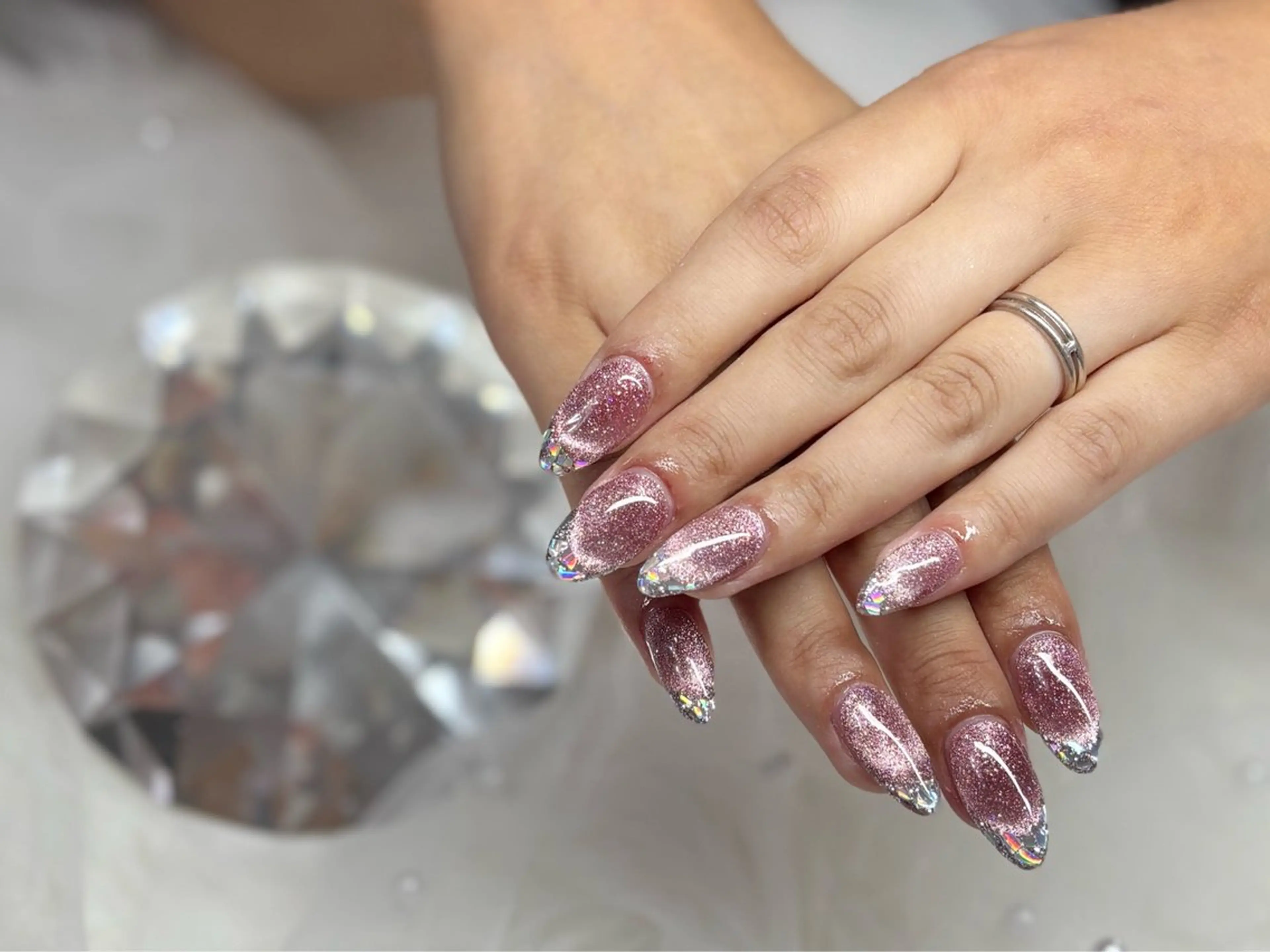 ネイル オーロラネイル フレンチネイル ガラスフレンチ マグネットネイル ANELA サクラのネイルデザイン