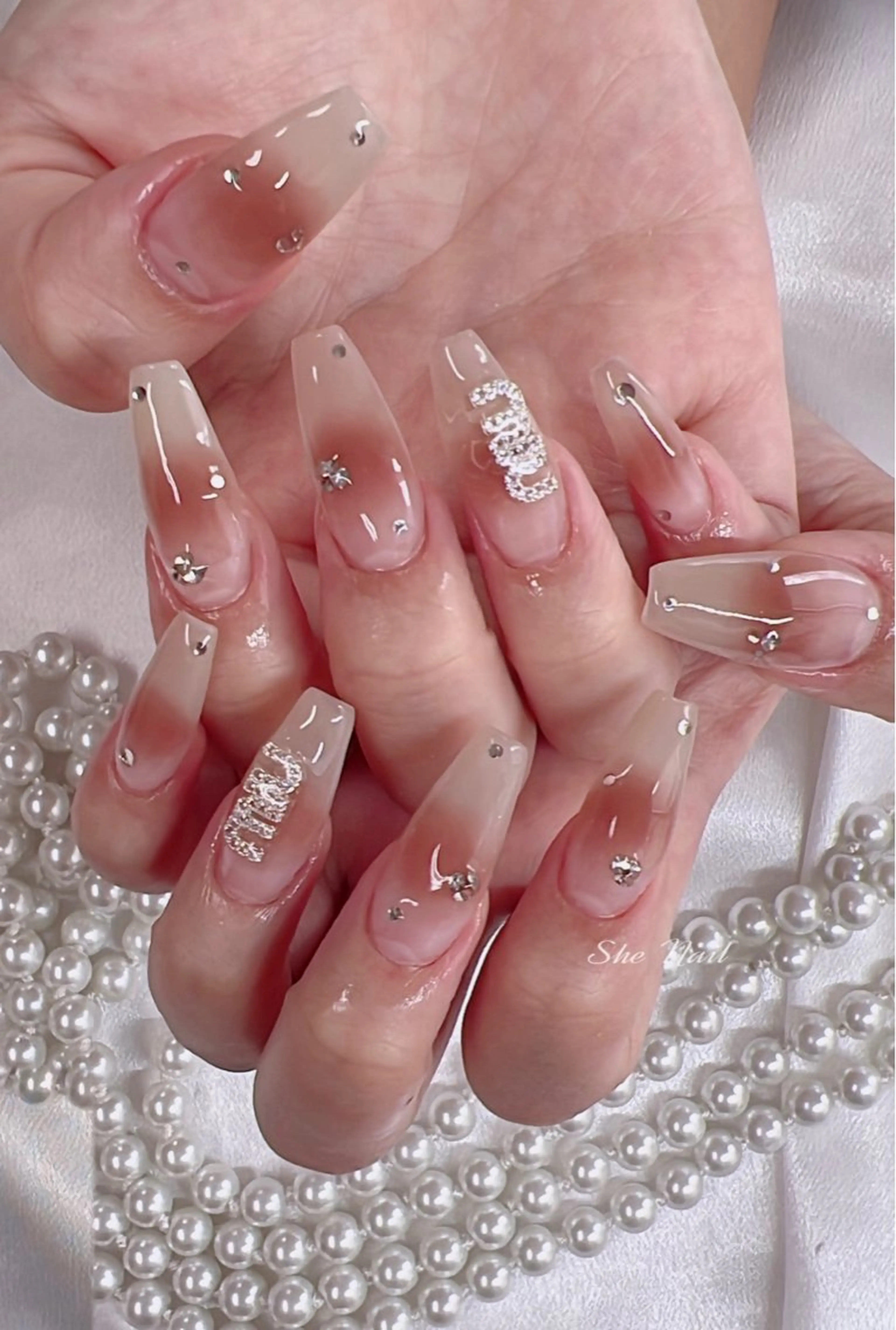 ネイル チークネイル フレンチネイル マグネットネイル 持ち込み ワンカラーネイル ハンドネイル ISA_ BELLAのネイルデザイン