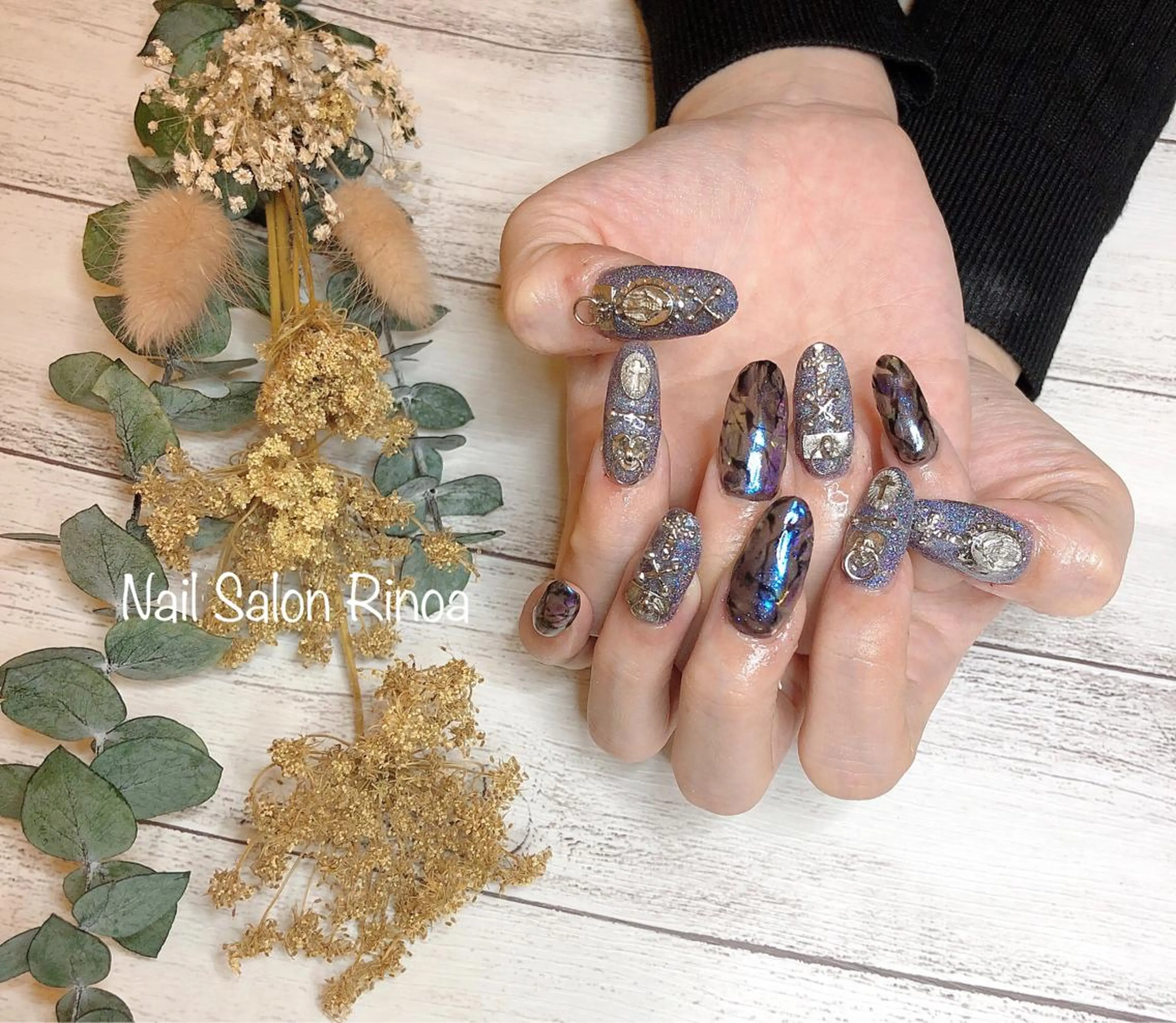 ネイル 持ち込み ストーンネイル Nail Salon Rinoaのネイルデザイン