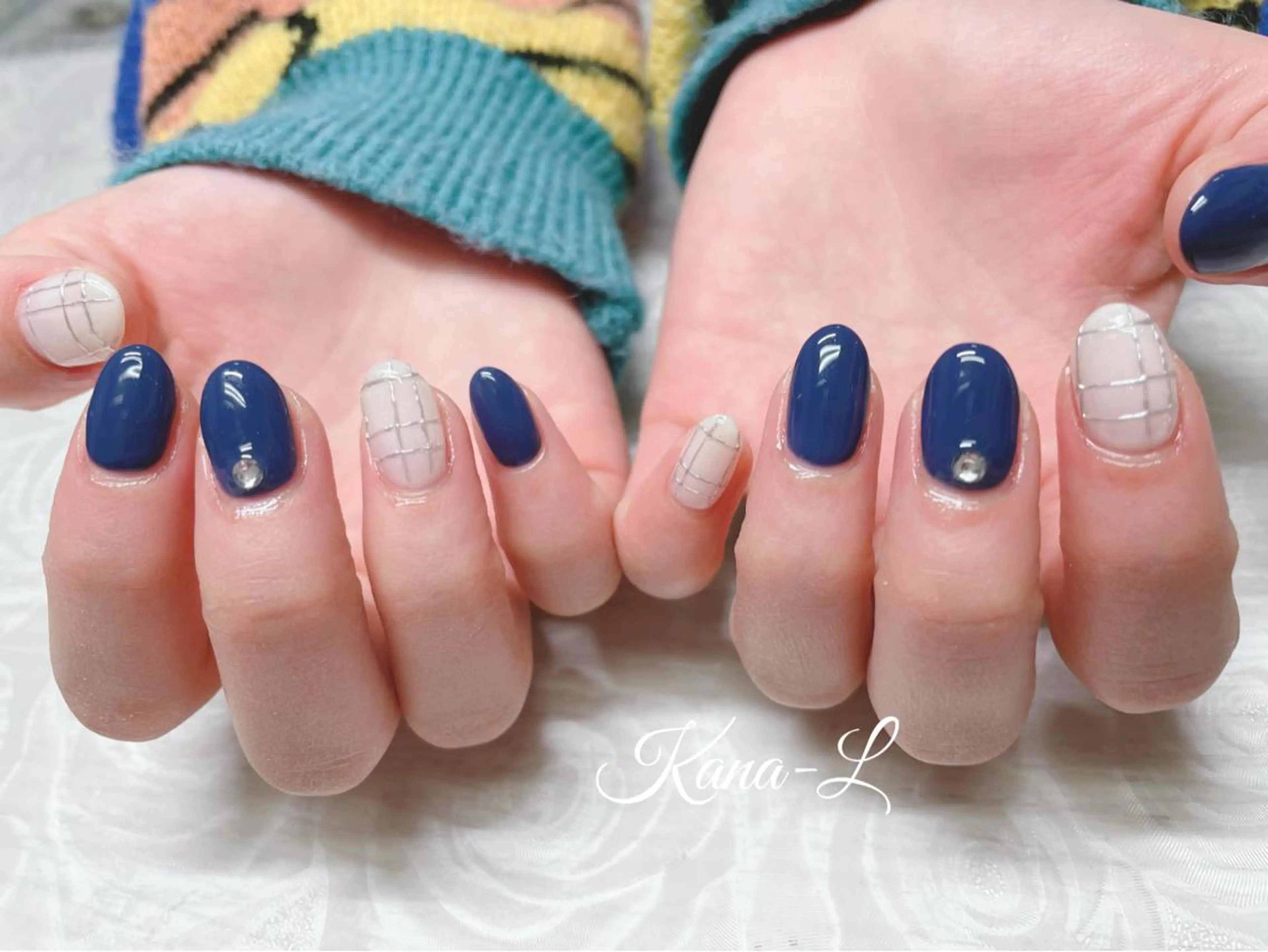カラー ネイル ブルーカラー ブルー ジェルネイル パラジェル ホワイト 芦辺 香奈のネイルデザイン