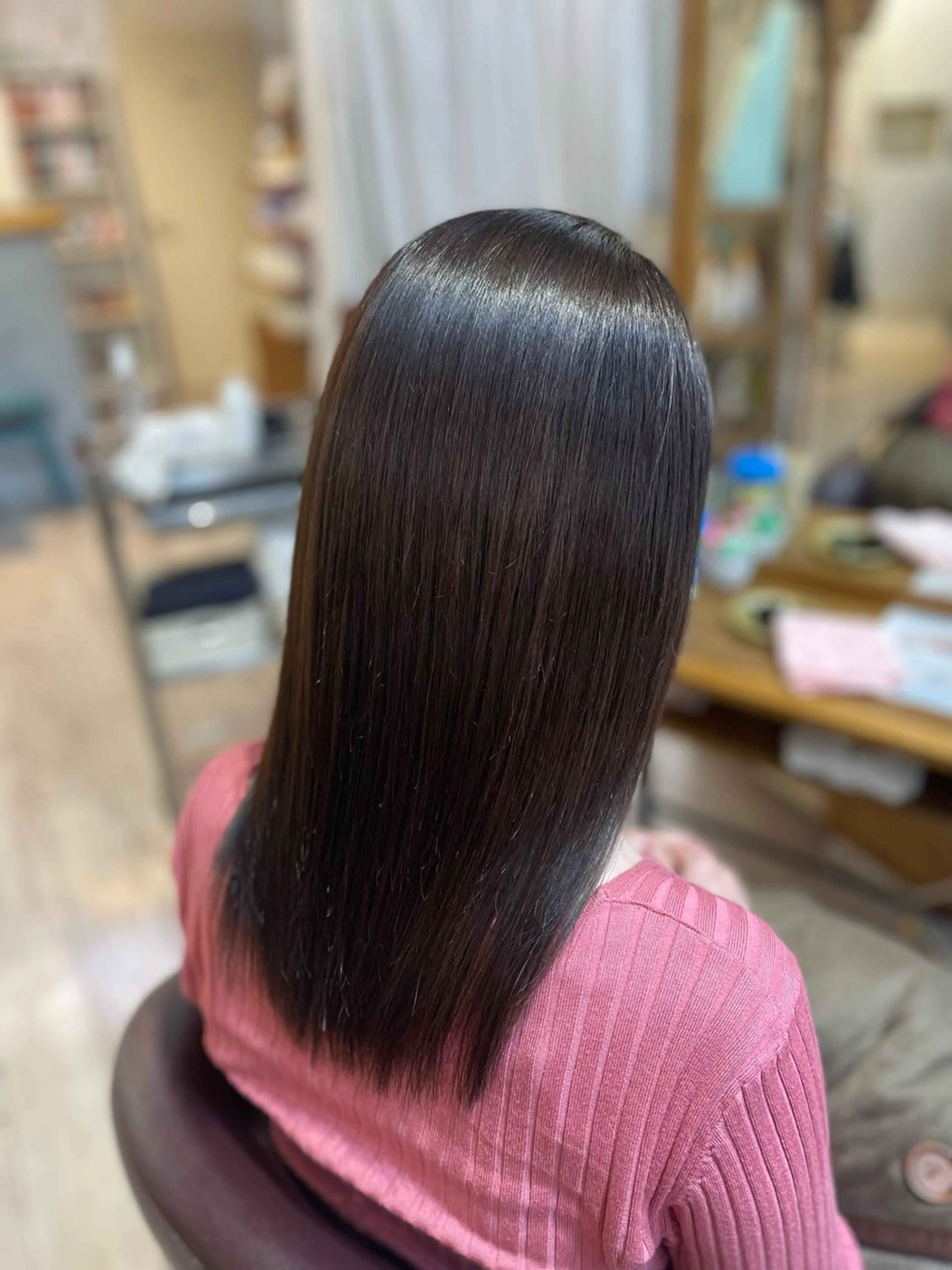 ミディアム 茅野 あゆ美のヘアスタイル