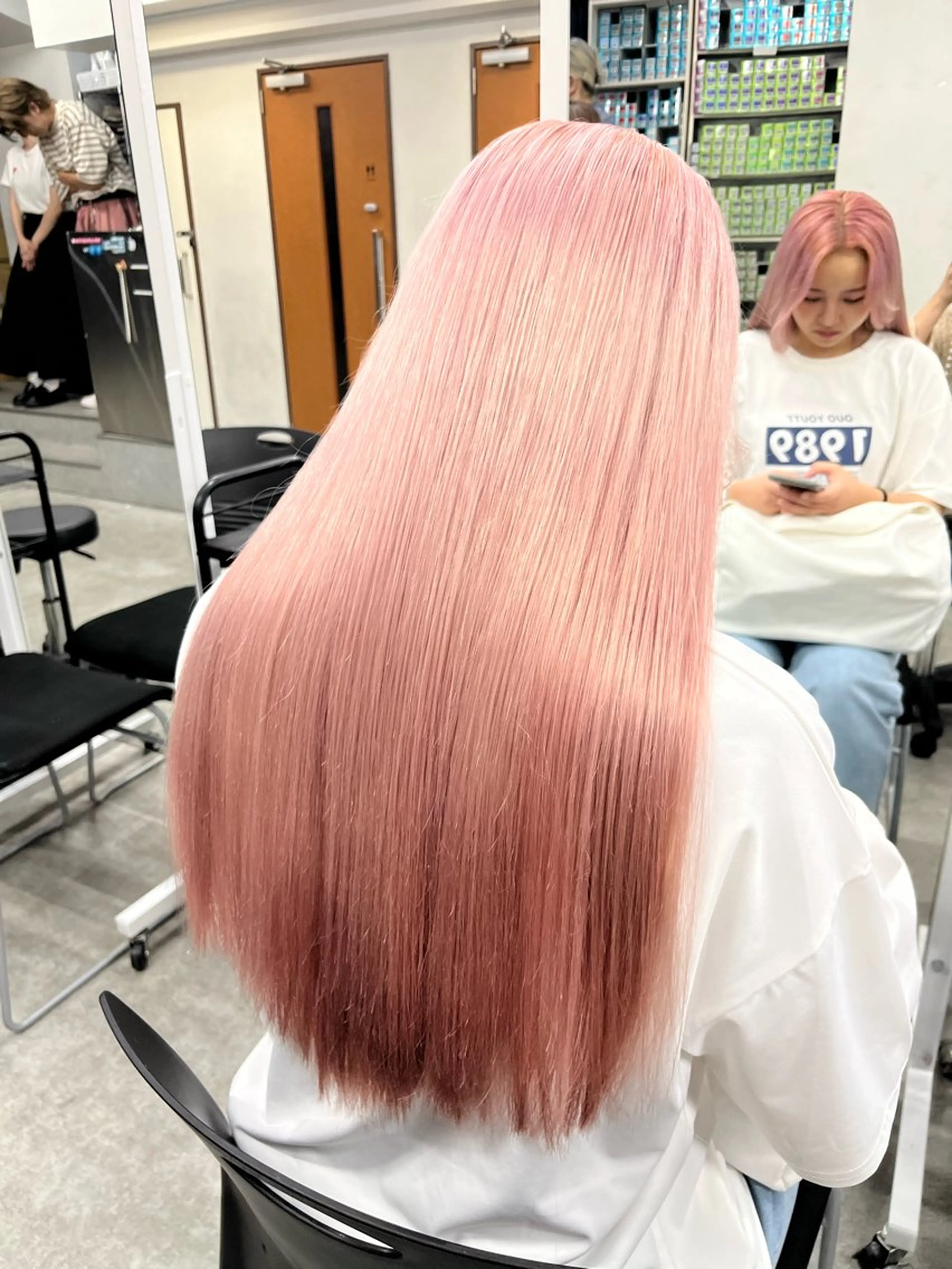 セミロング ❤︎ワンホンガーリー なハイトーンヘア❤︎のヘアスタイル