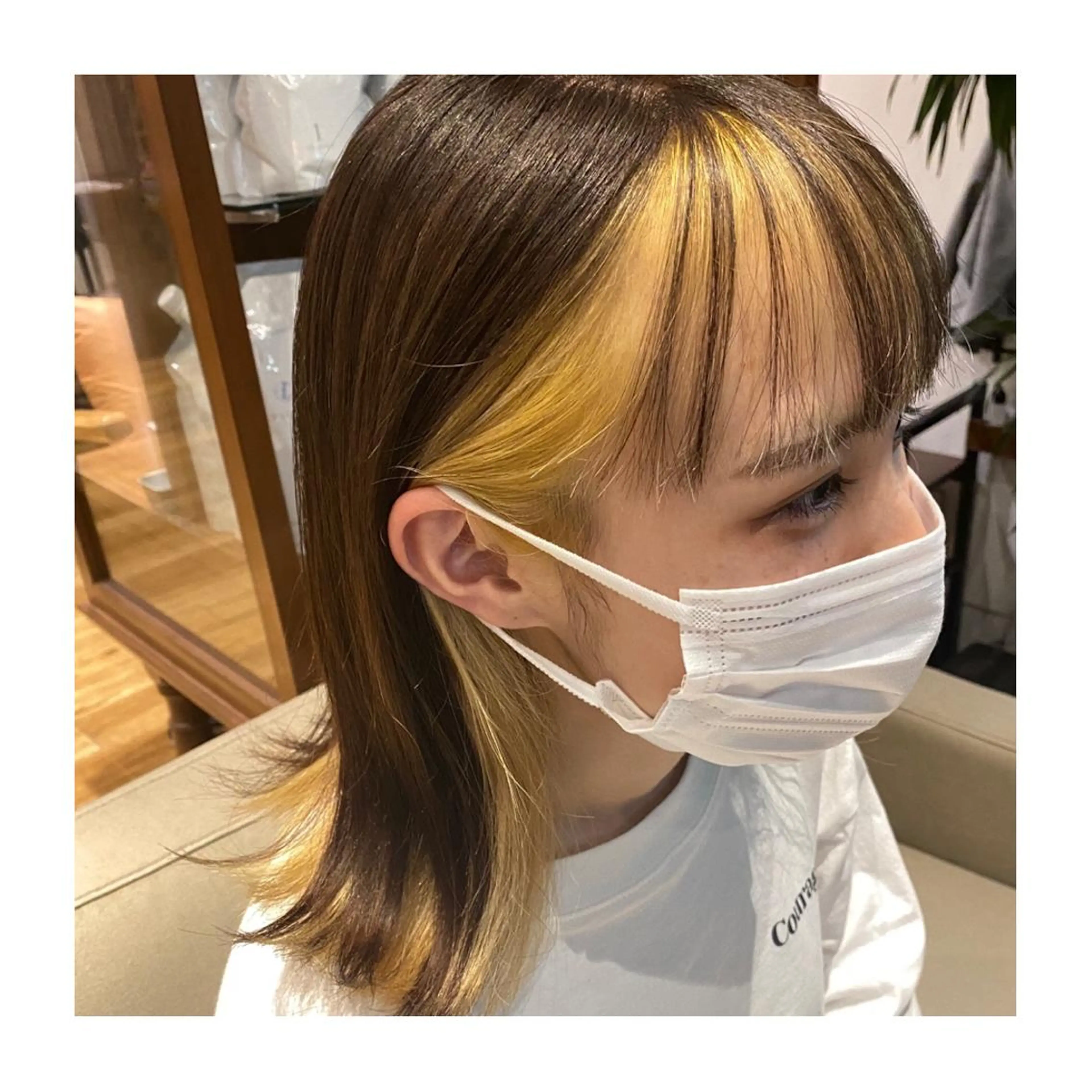 ミディアム カラー イエローカラー 小國 綾かのヘアスタイル