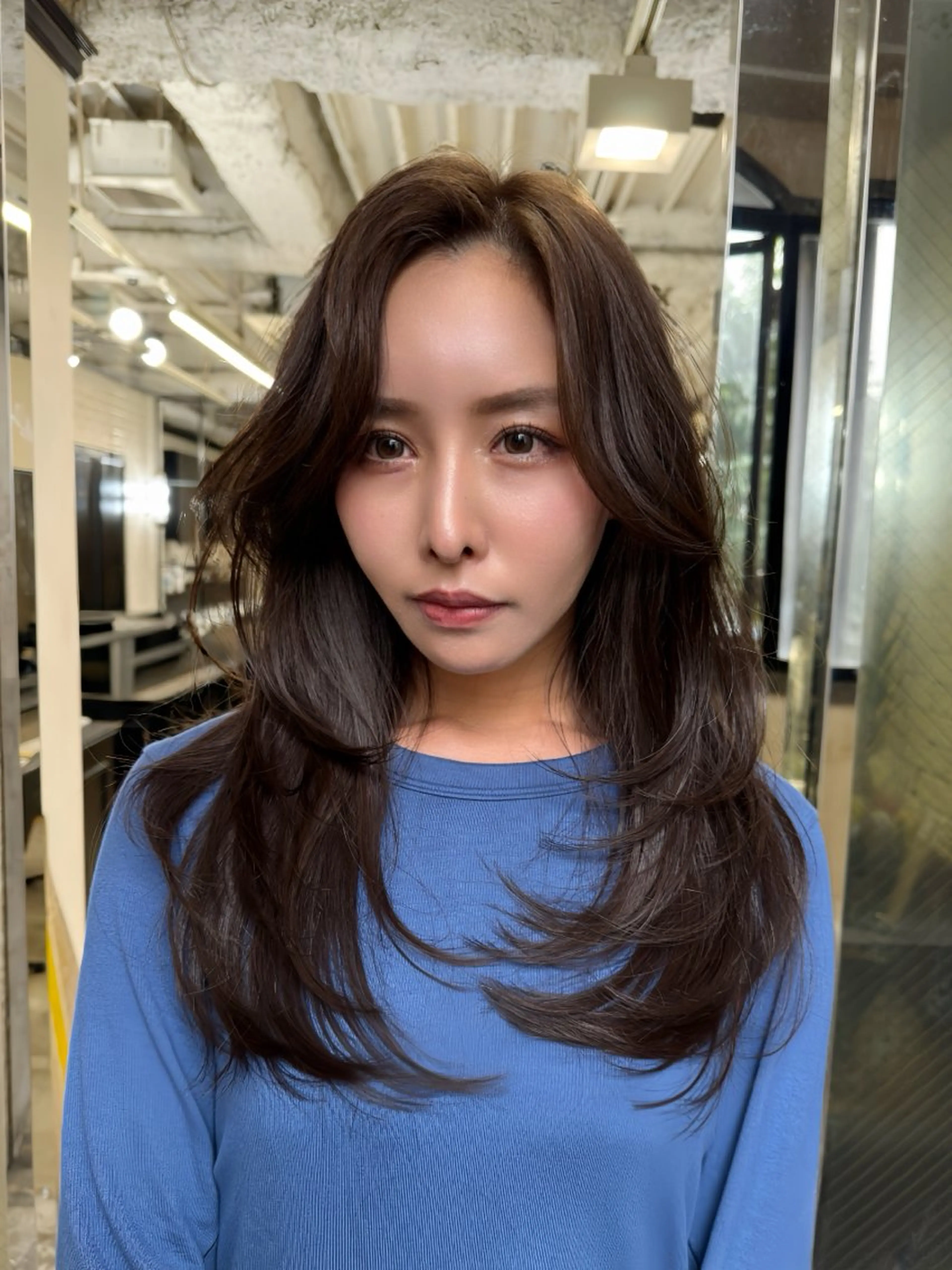 ロング カラー ベージュカラー ブリーチ ブラウンカラー ブリーチなしカラー レイヤーカット ヘアカラー トリートメント 🌟小顔レイヤー× 赤み消し透明感カラーのヘアスタイル