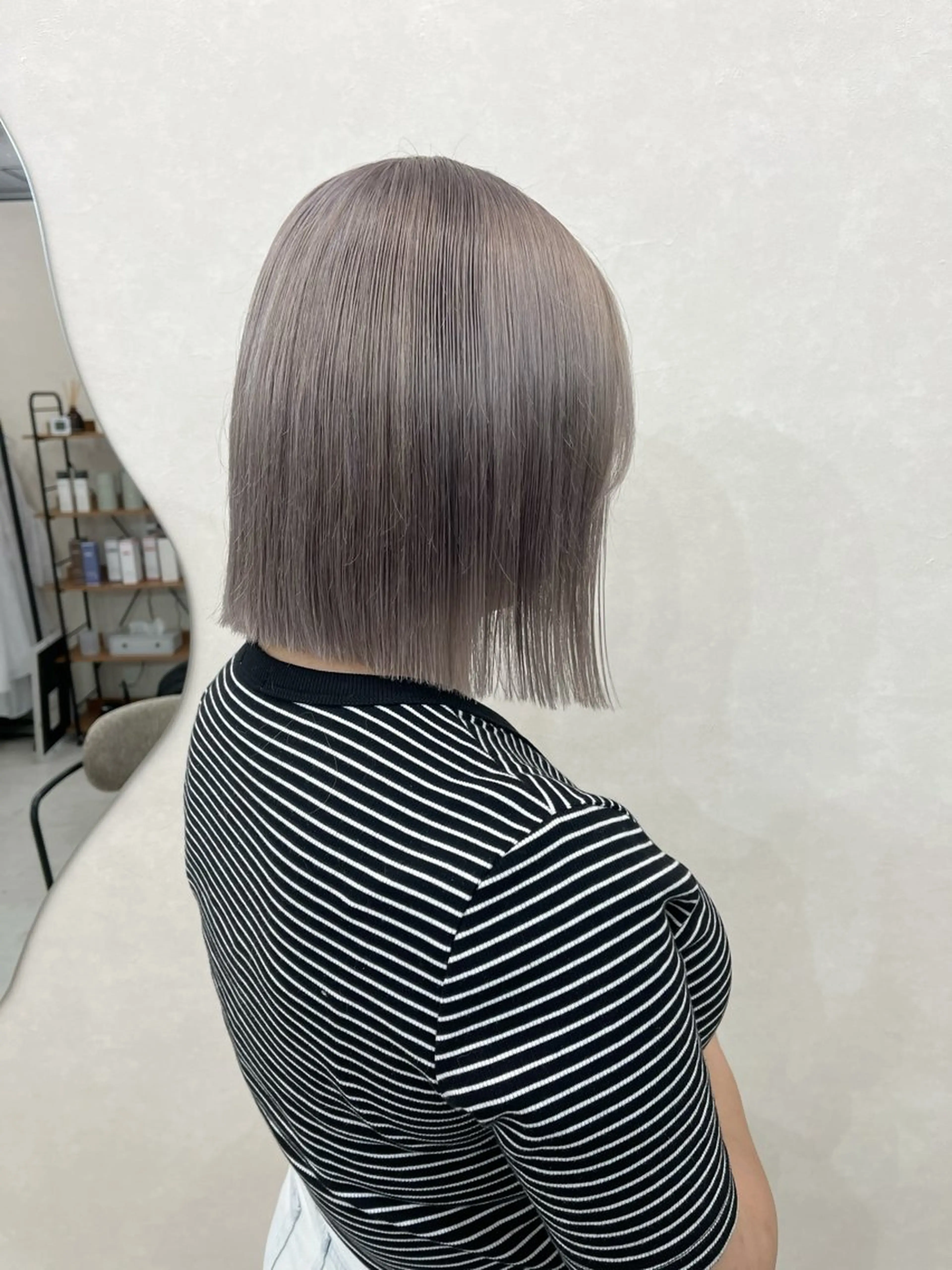 ミディアム カラー シルバー カット ヘアカラー 長山 茉白のヘアスタイル