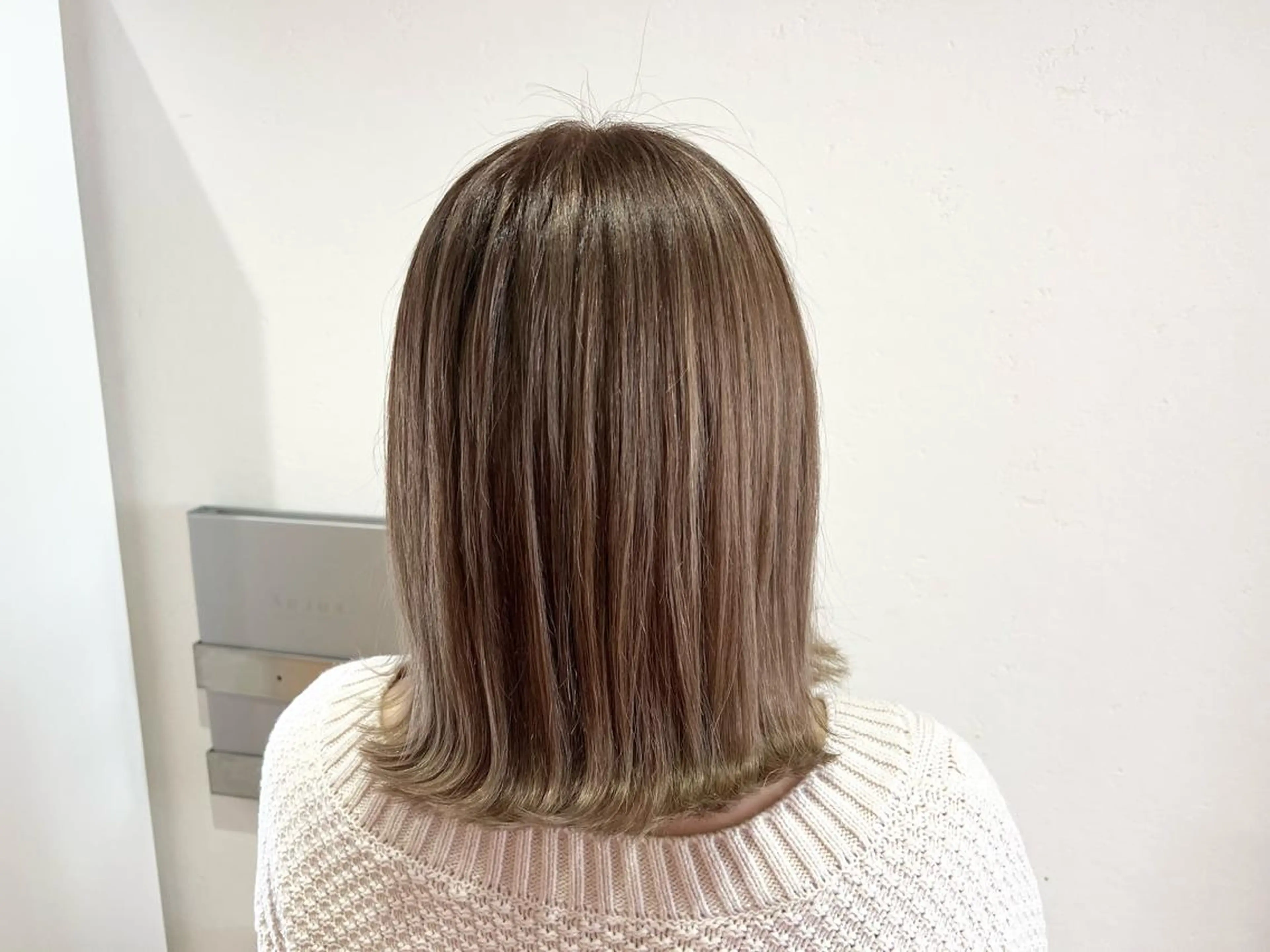 ミディアム カラー 蓮見  友里のヘアスタイル