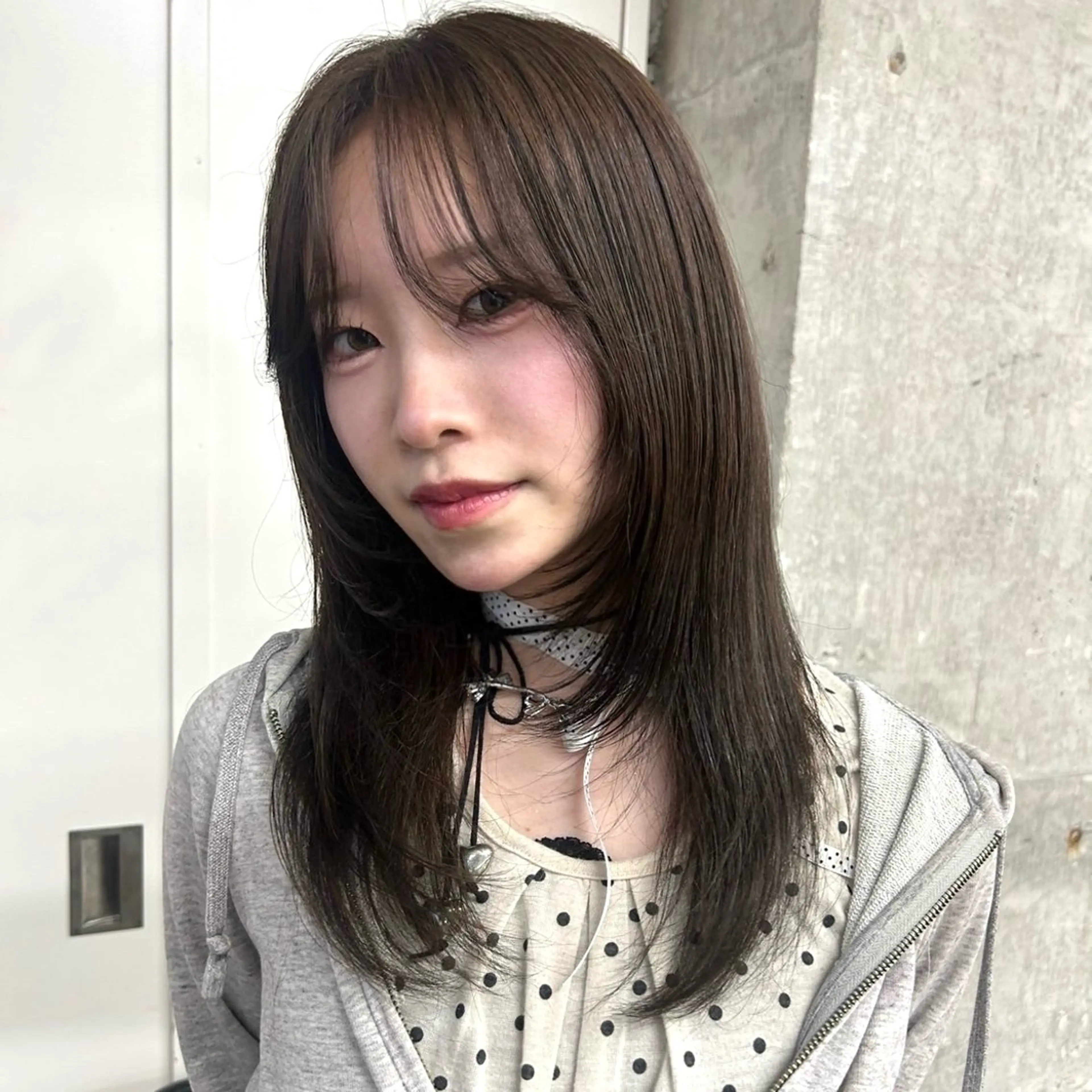 セミロング カラー オリーブカラー レイヤーカット カット ヘアカラー トリートメント 伊藤ほのか/パーマ /酸性ストレートのヘアスタイル