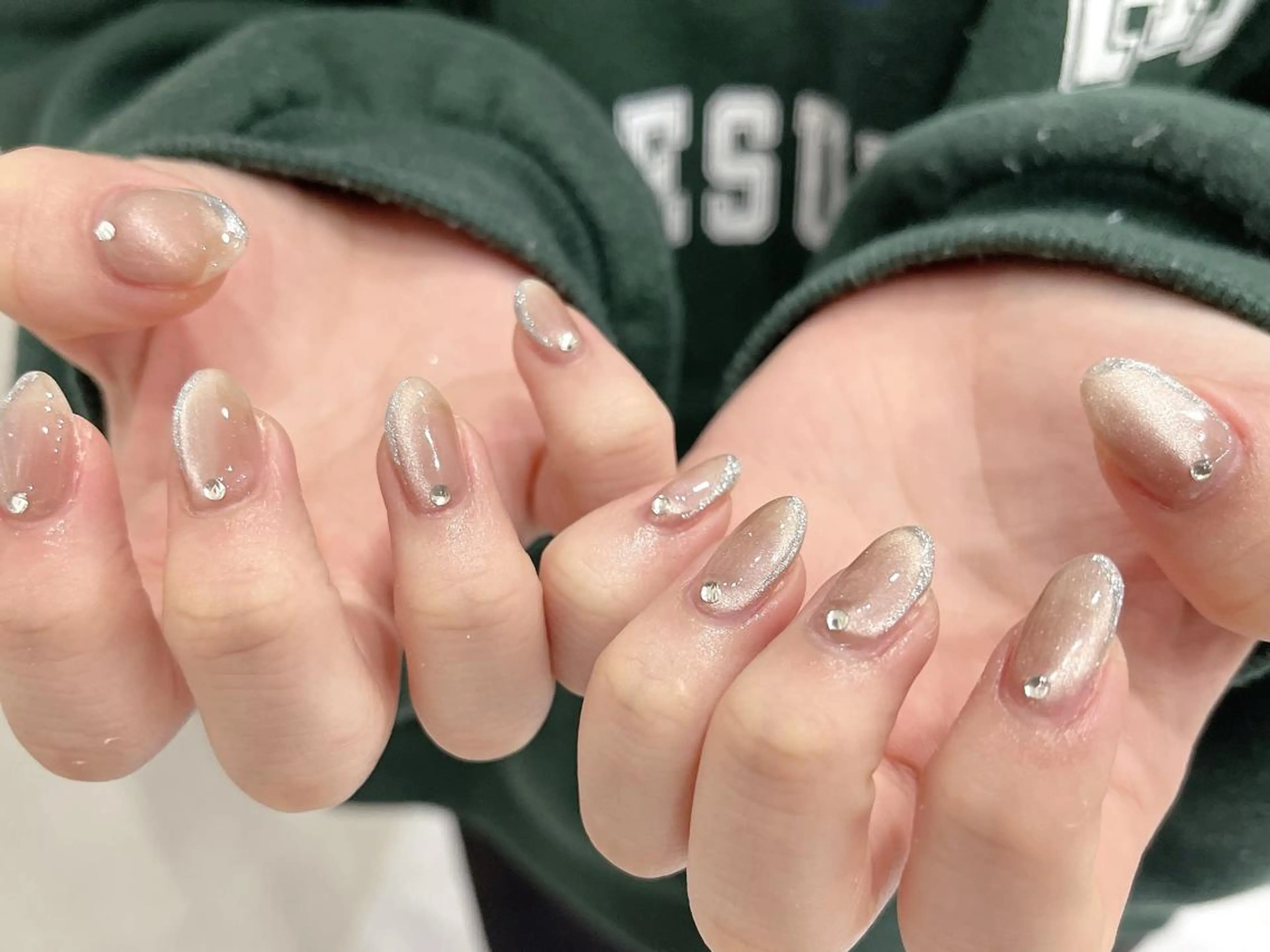 ネイル アートネイル 持ち込み Rainrain💧 パーツ豊富、やり放題のネイルデザイン