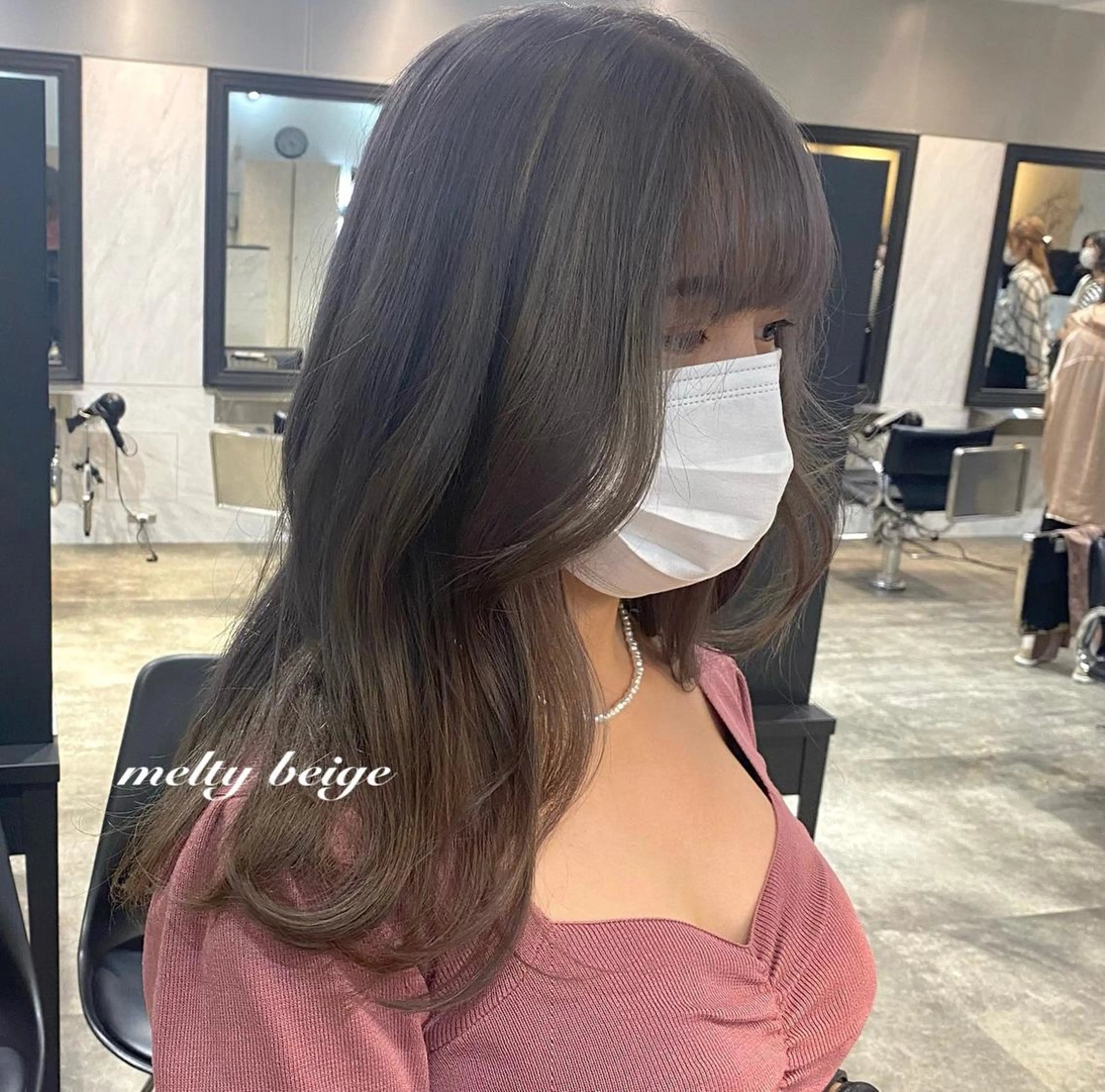 ロング カラー パーマ ヘアアレンジ ベージュカラー 透明感カラー ダブルカラー ハイライトカラー インナーカラー 新宿⌇韓国風ヘア ⌇透明感カラーのヘアスタイル